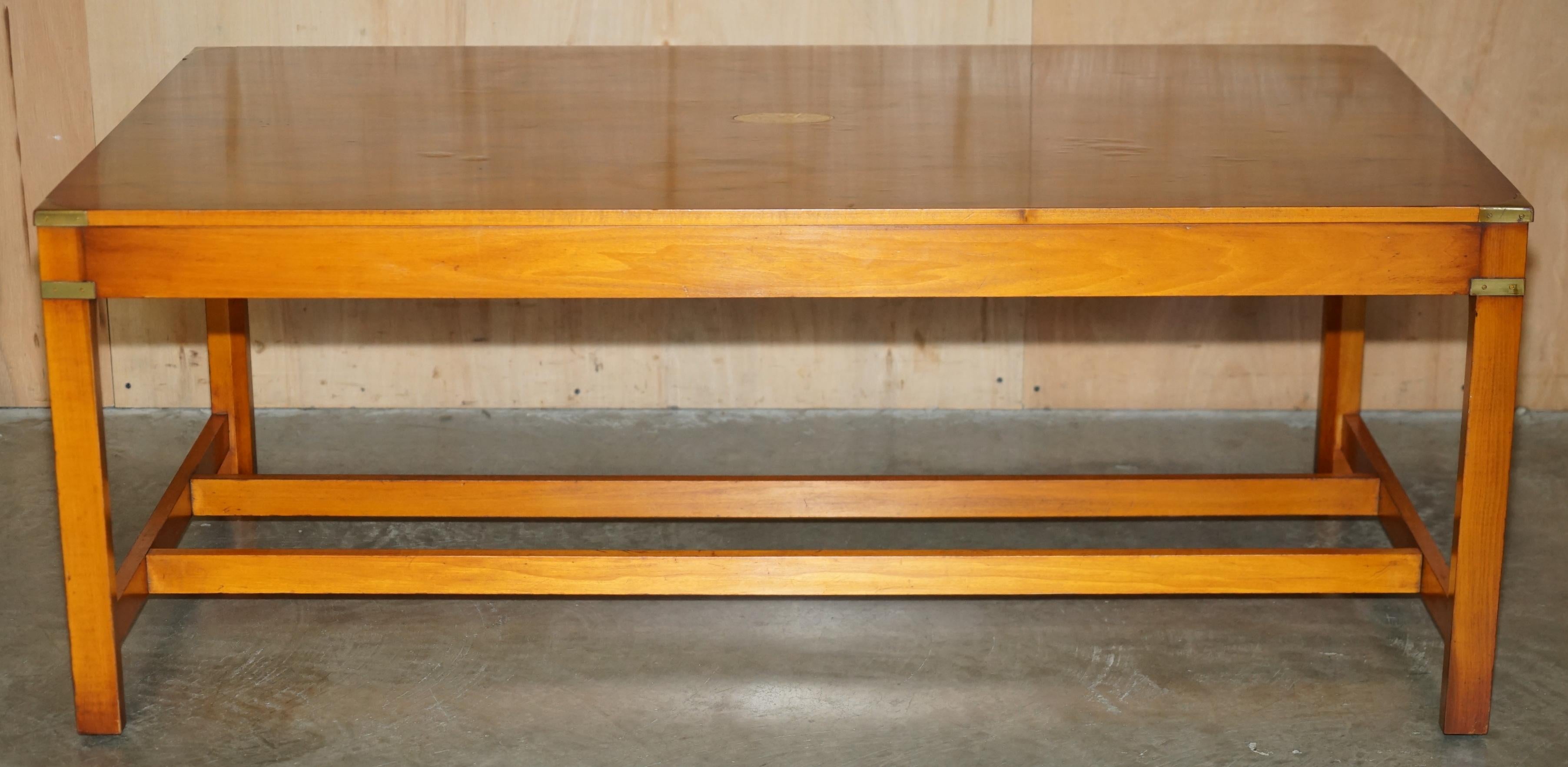 TAVOLO DA CAFFE' IN POLIZZERIA FRANCESE COMPLETAMENTE RESTAURATO DI Harrods KENNEDY, CAMPAGNA MILITARE in vendita 3