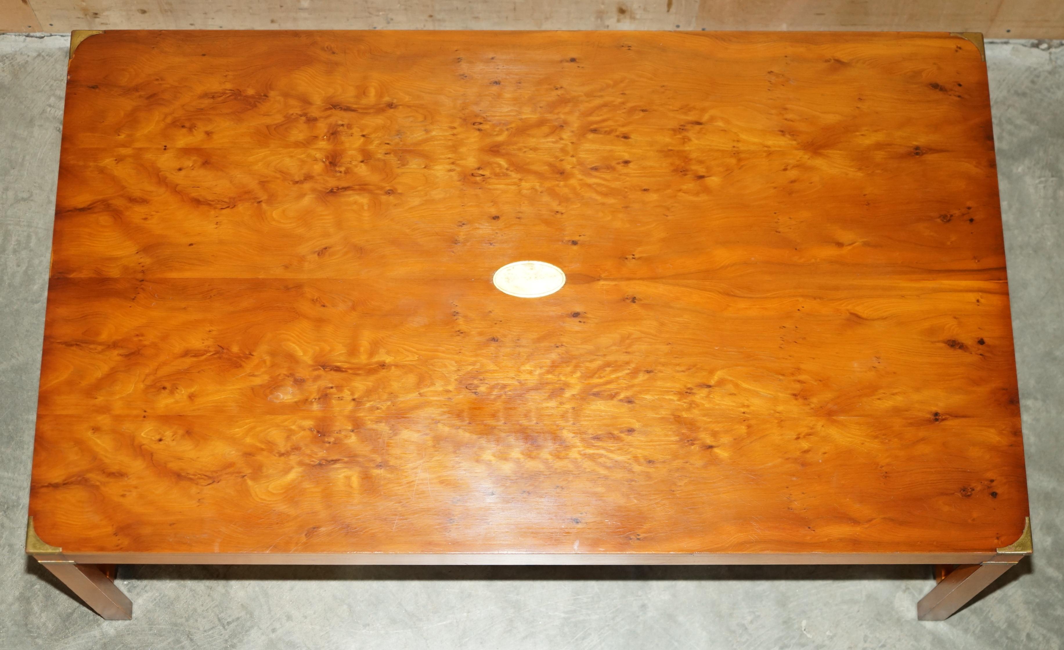 Stile Campaign TAVOLO DA CAFFE' IN POLIZZERIA FRANCESE COMPLETAMENTE RESTAURATO DI Harrods KENNEDY, CAMPAGNA MILITARE in vendita