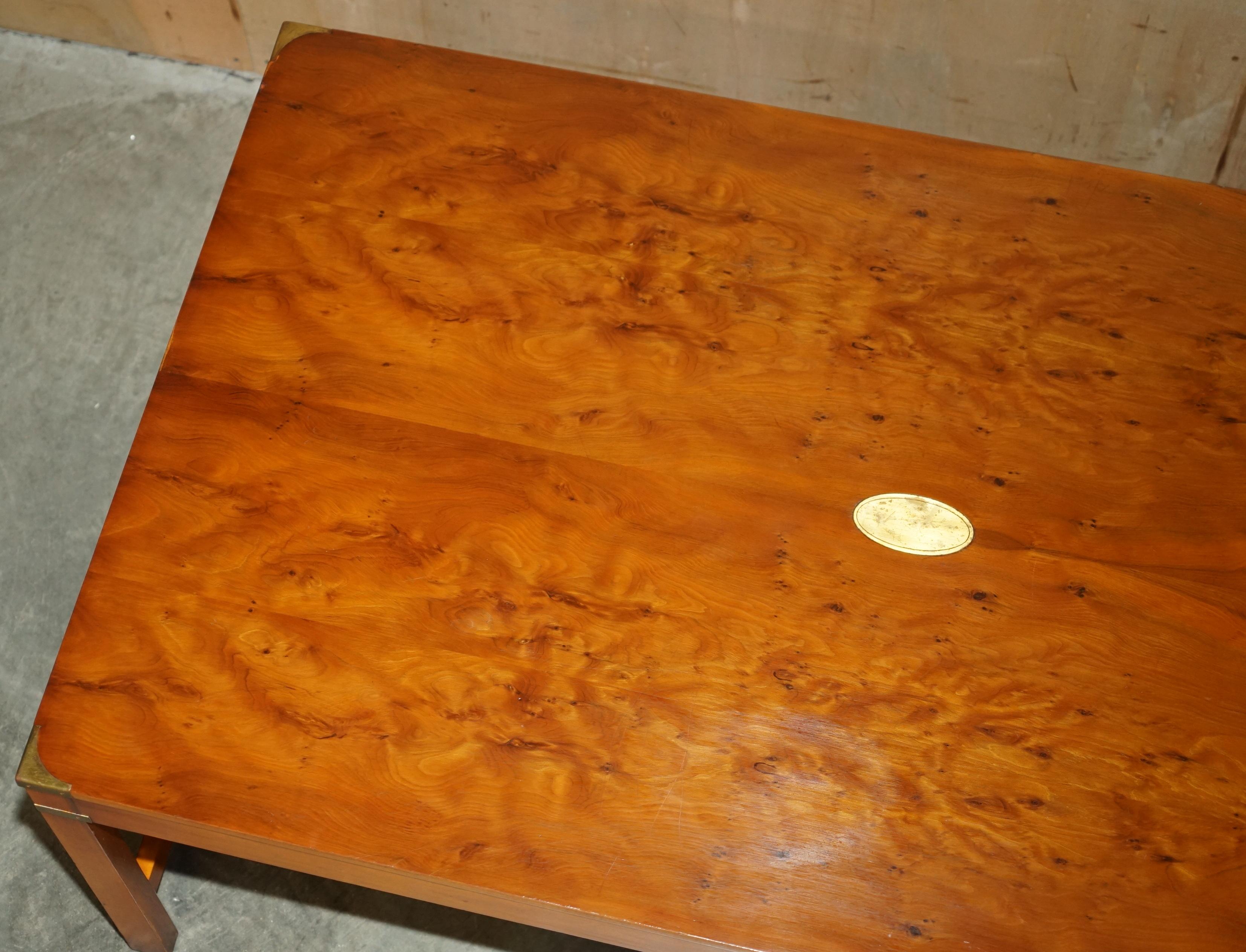 Inglese TAVOLO DA CAFFE' IN POLIZZERIA FRANCESE COMPLETAMENTE RESTAURATO DI Harrods KENNEDY, CAMPAGNA MILITARE in vendita