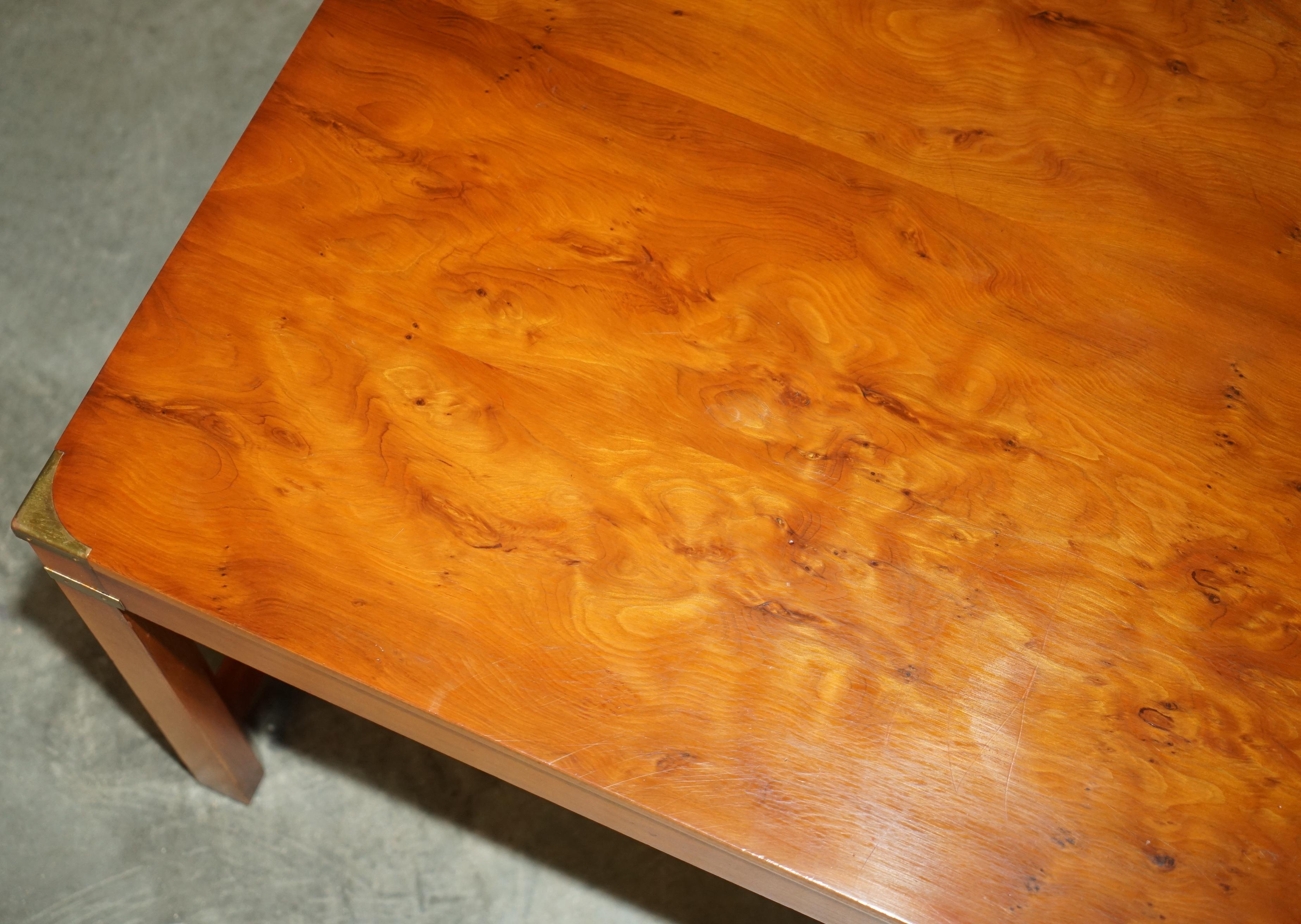 Ottone TAVOLO DA CAFFE' IN POLIZZERIA FRANCESE COMPLETAMENTE RESTAURATO DI Harrods KENNEDY, CAMPAGNA MILITARE in vendita