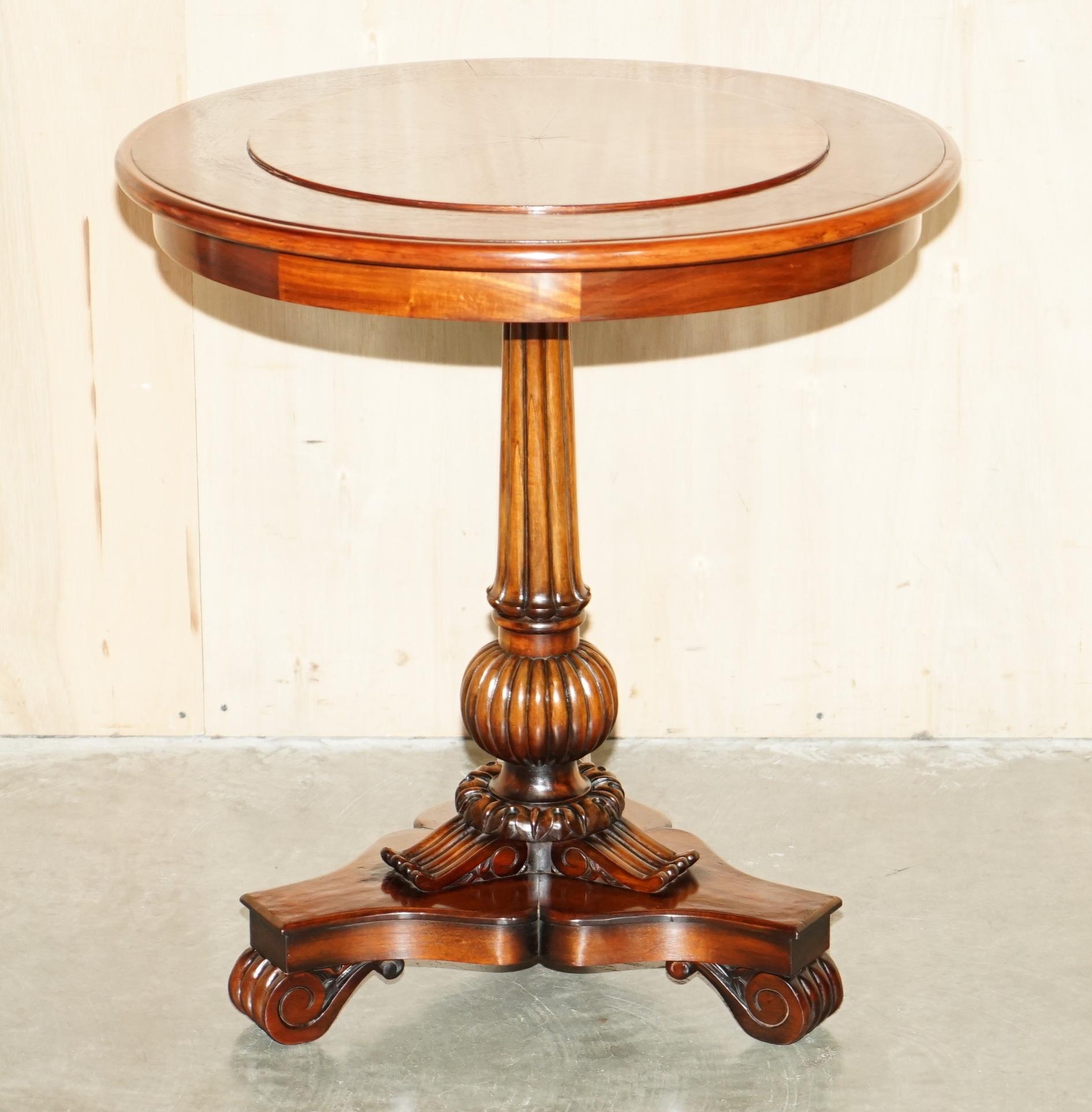 Royal House Antiques freut sich, diesen atemberaubenden, vollständig restaurierten großen Beistelltisch oder kleinen Beistelltisch aus amerikanischem Mahagoni von Ralph Lauren zum Verkauf anzubieten. 

Bitte beachten Sie die Lieferkosten aufgeführt