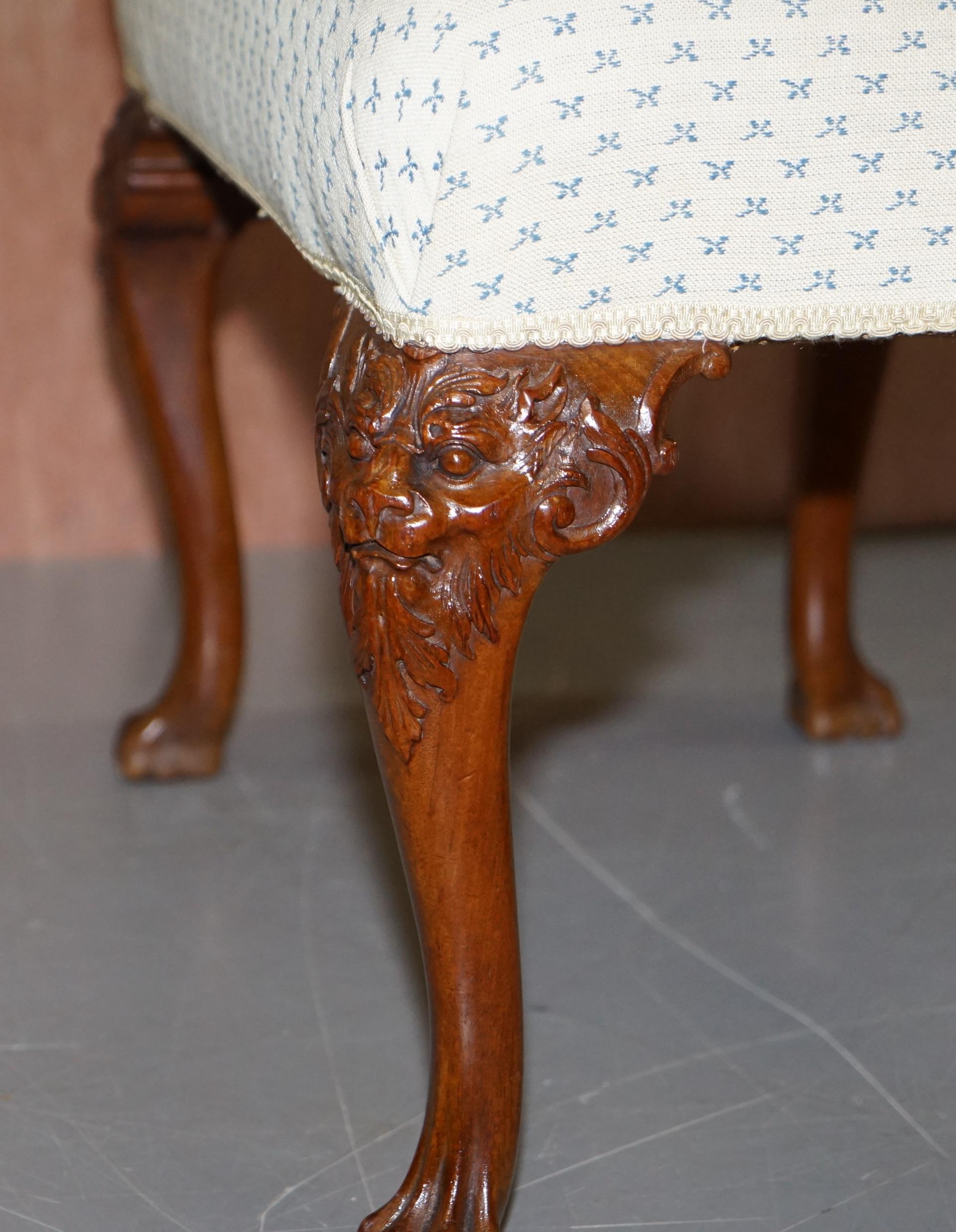 Taburete de banco totalmente restaurado estilo Jorge III tallado a mano con patas de garra peluda de león en venta 6