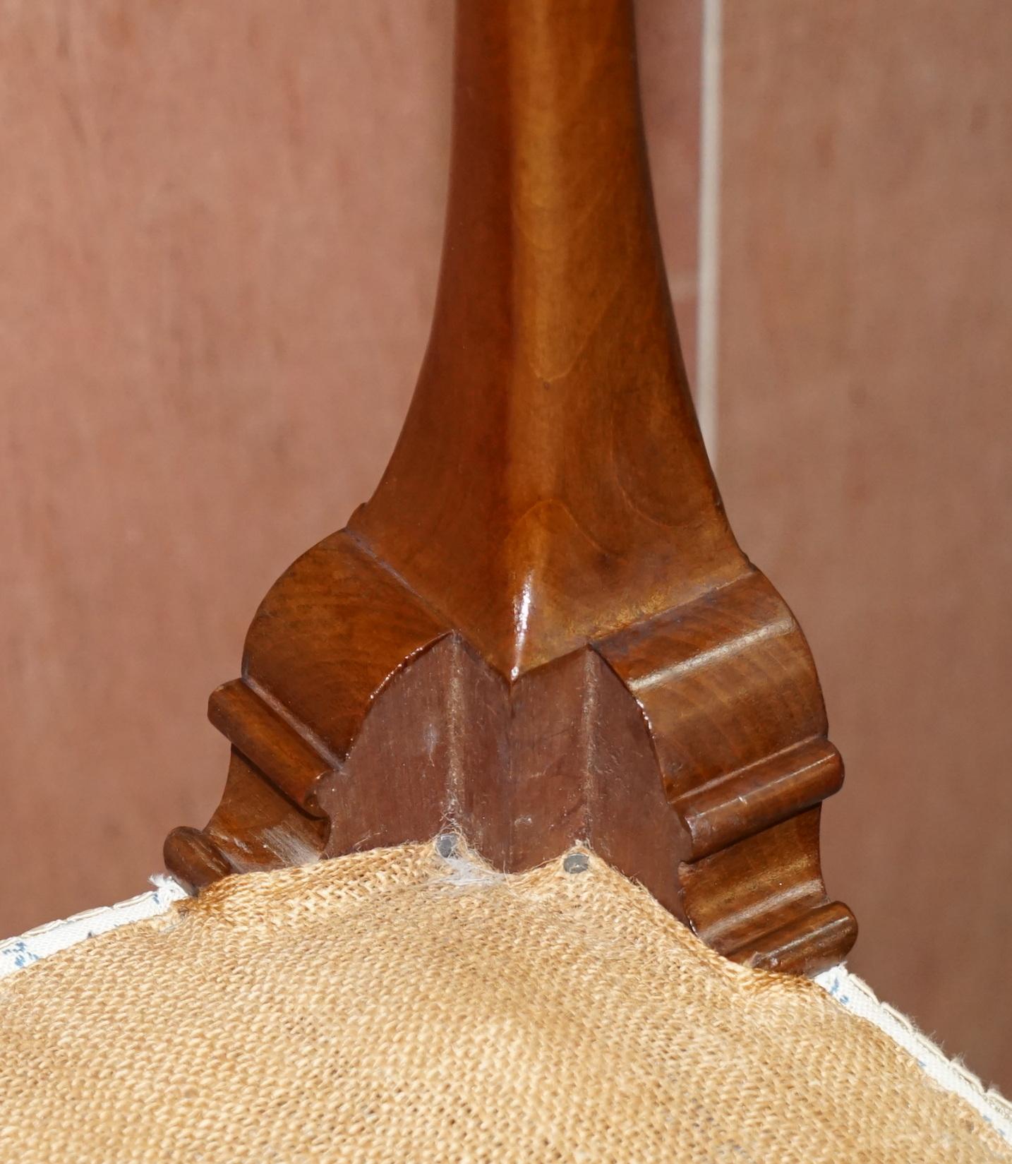 Taburete de banco totalmente restaurado estilo Jorge III tallado a mano con patas de garra peluda de león en venta 11