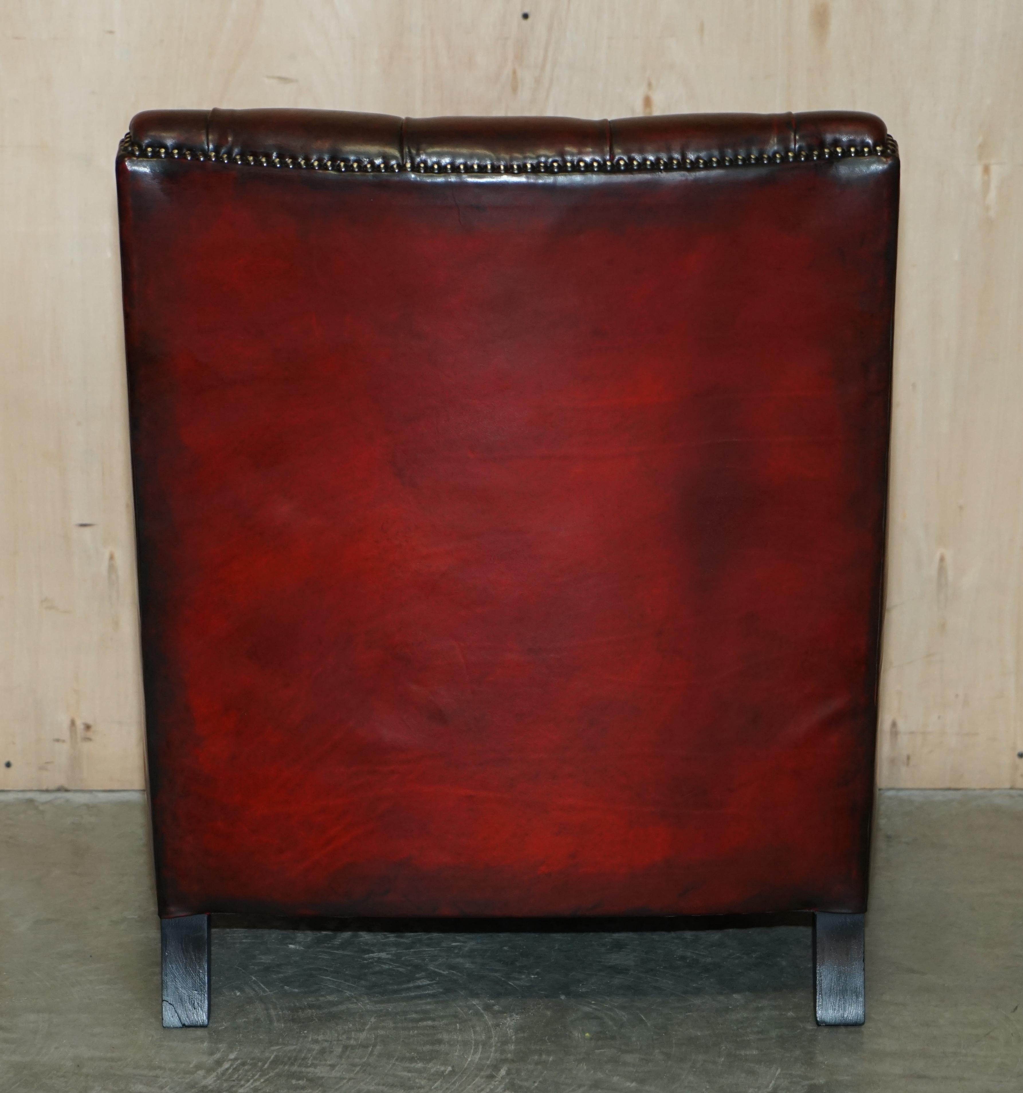 Fully Restored Hand Dyed Bordeaux Leather Chesterfield Suite Armchair & Sofa For Sale 13