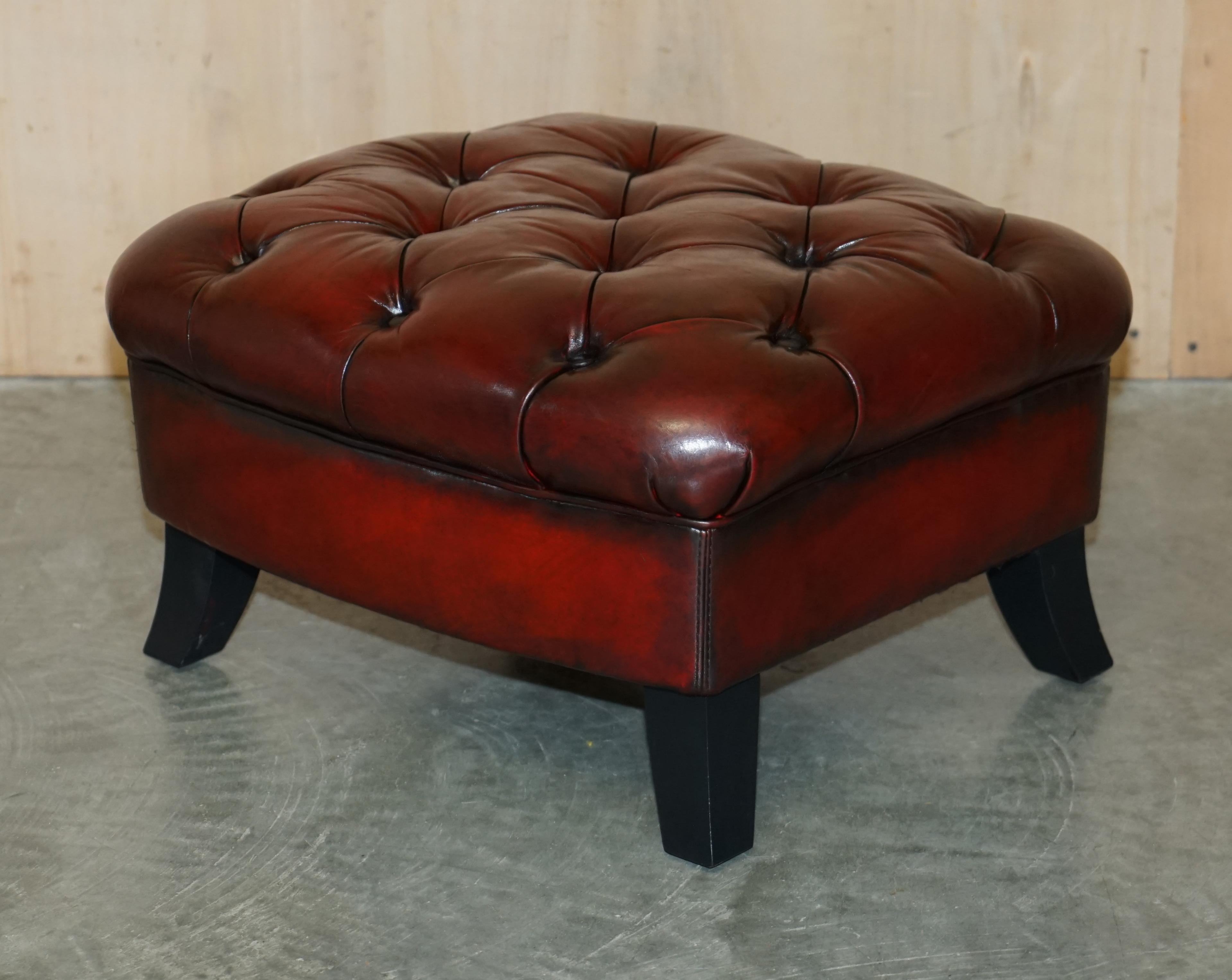 Fully Restored Hand Dyed Bordeaux Leather Chesterfield Suite Armchair & Sofa For Sale 14
