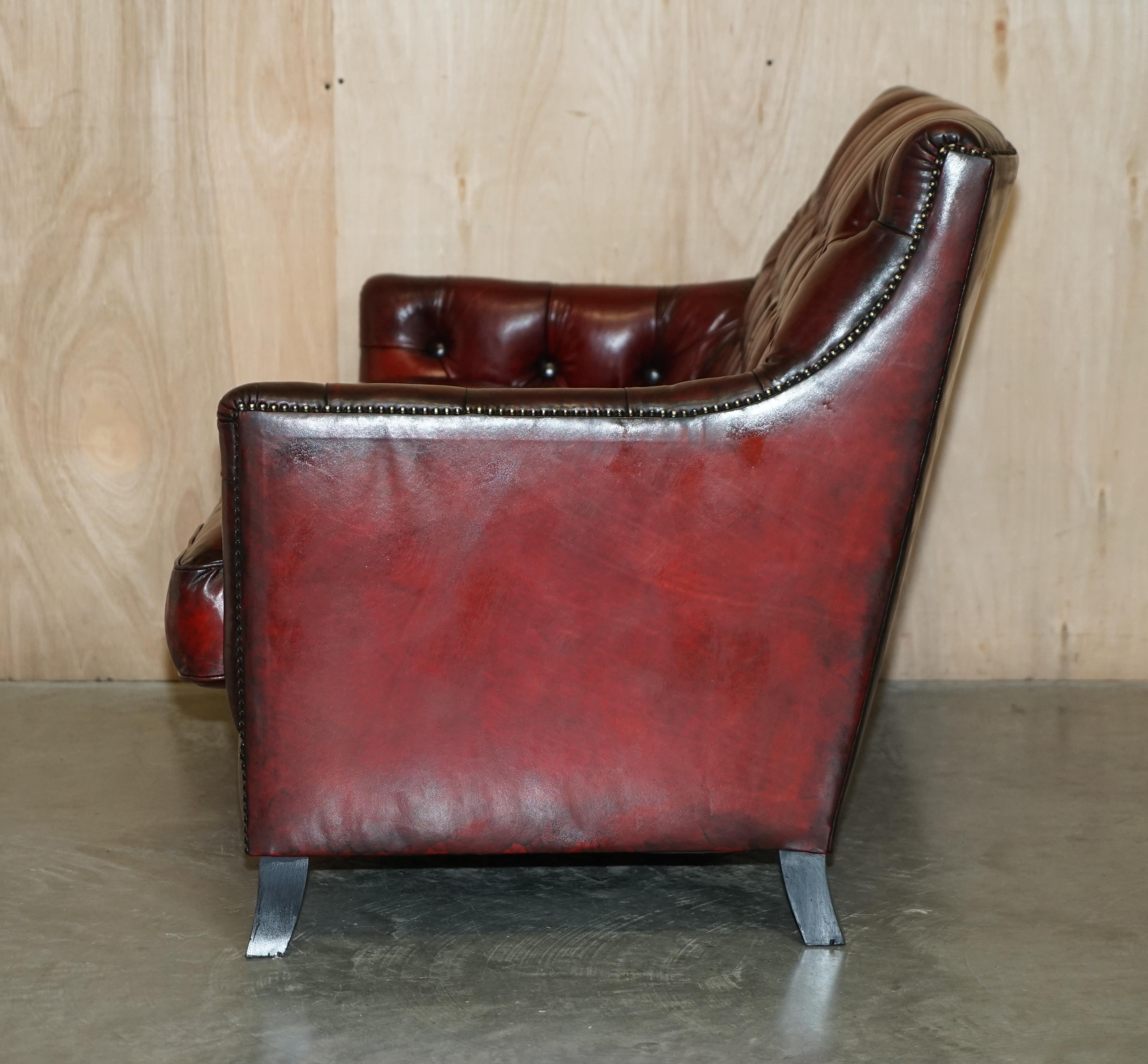 Fully Restored Hand Dyed Bordeaux Leather Chesterfield Suite Armchair & Sofa For Sale 4