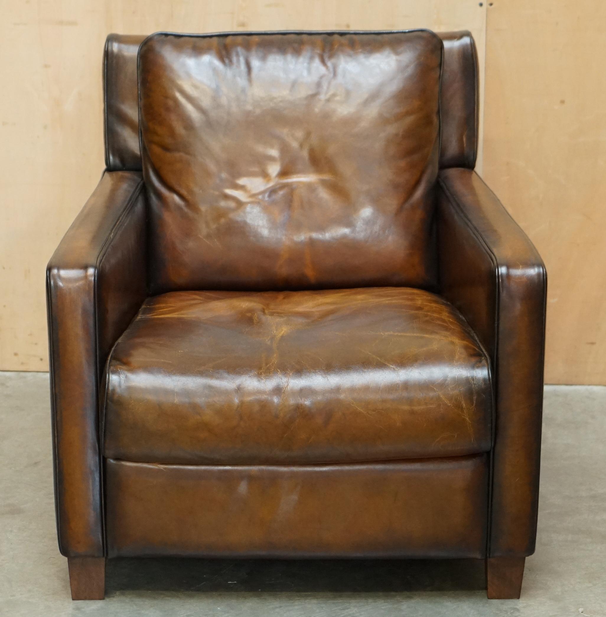 Royal House Antiques

The House Antiques a le plaisir d'offrir à la vente cet exquis fauteuil club de Natuzzi Italie en cuir marron teinté à la main. 

Veuillez noter que les frais de livraison indiqués sont donnés à titre indicatif, ils ne couvrent