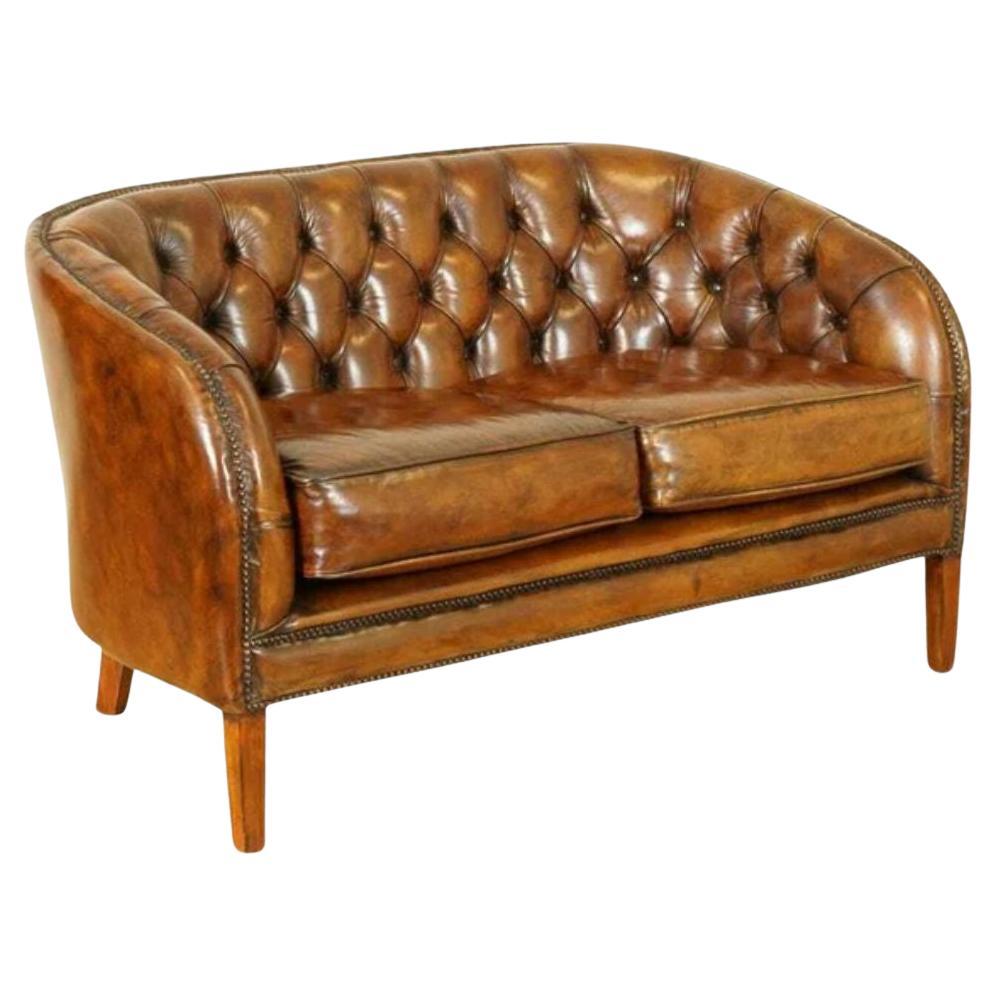 Vollständig restauriertes handgefärbtes zweisitziges Sofa aus braunem Whiskey-Leder (1/2)