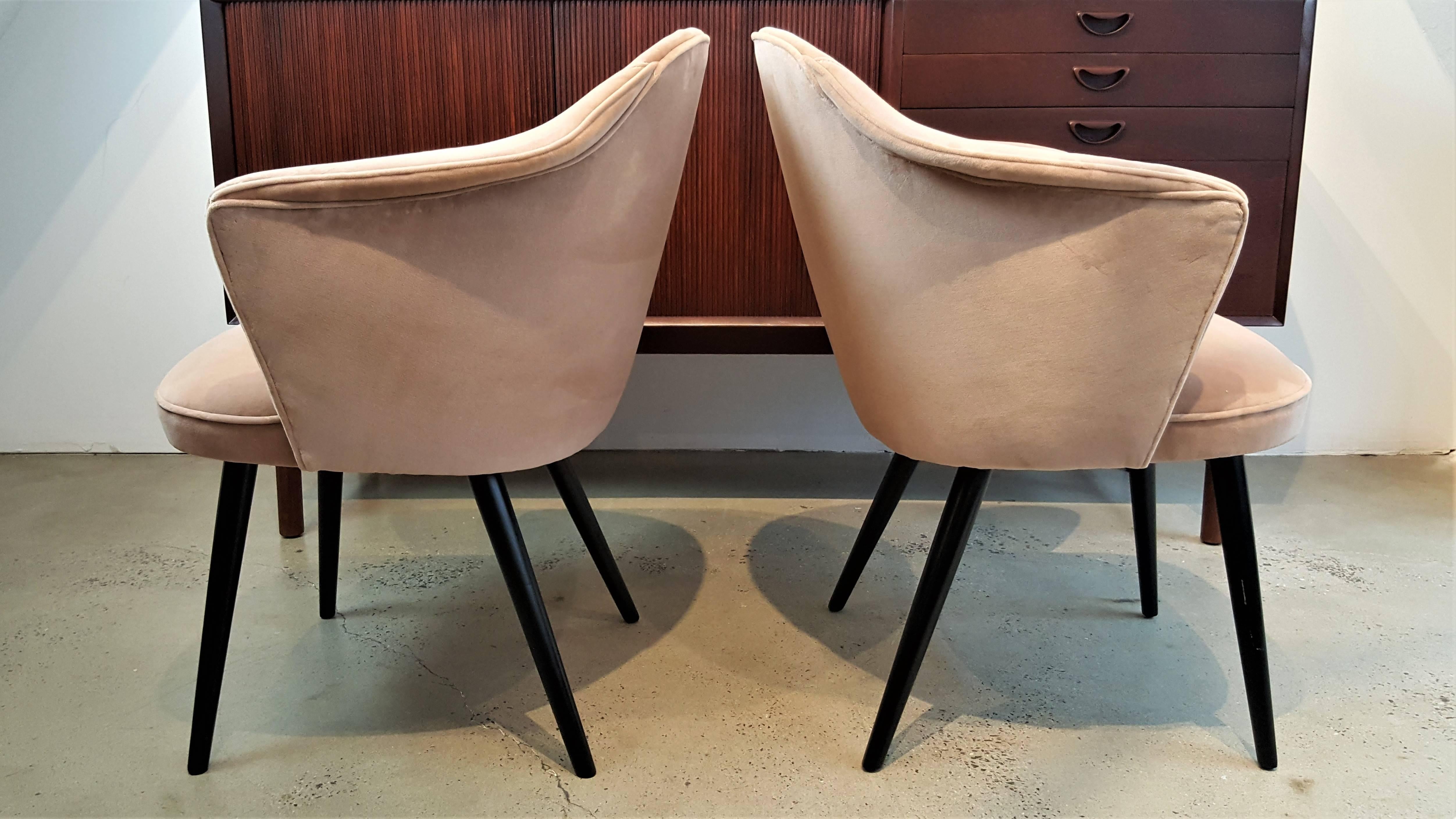 Pair of Fully Restored Highly Sculptural Italian Modern Chairs in Blush Velvet 4