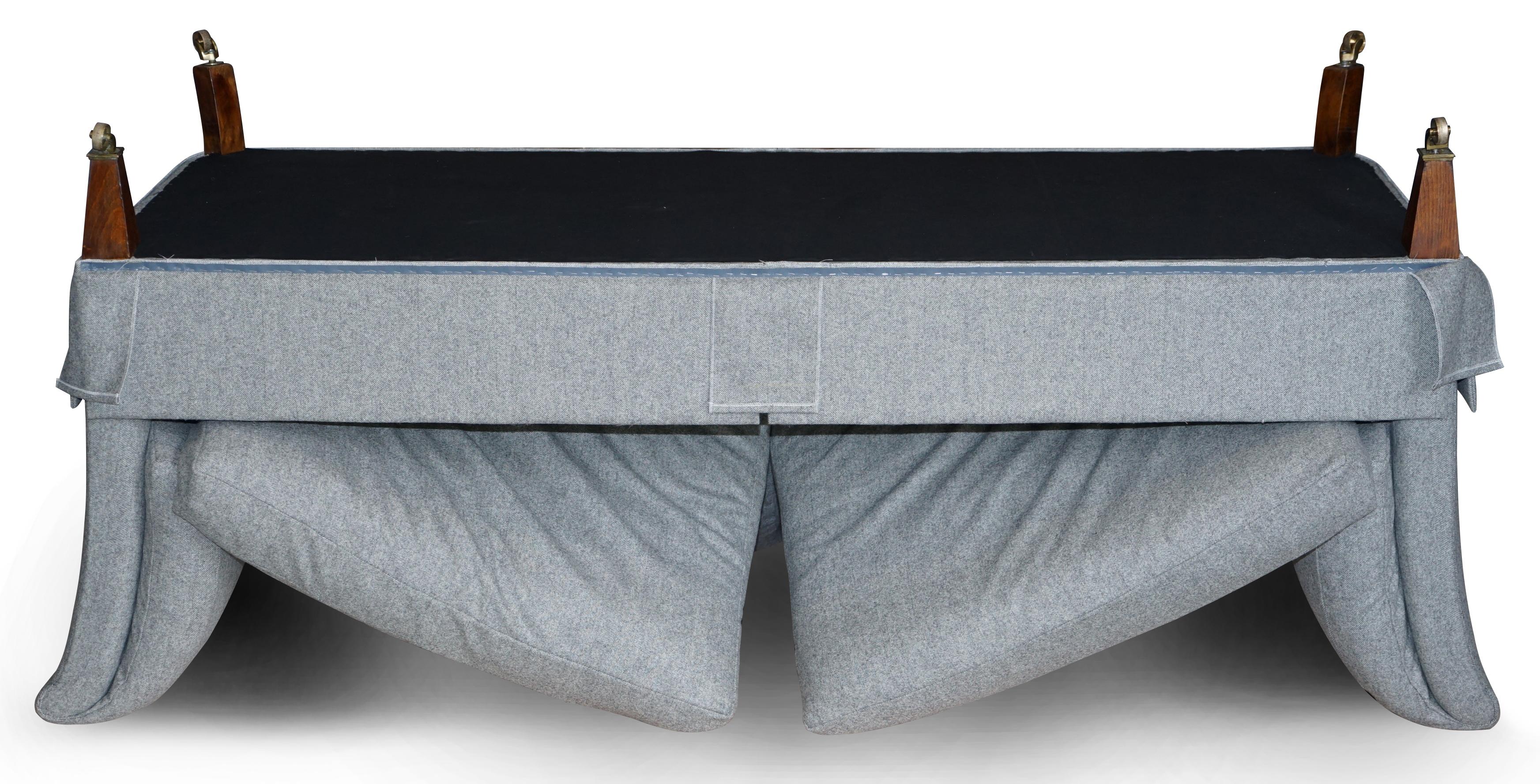 Fully Restored Howard & Son's Baring Sofa Grey Herringbone 100% Wool Upholstery For Sale 7