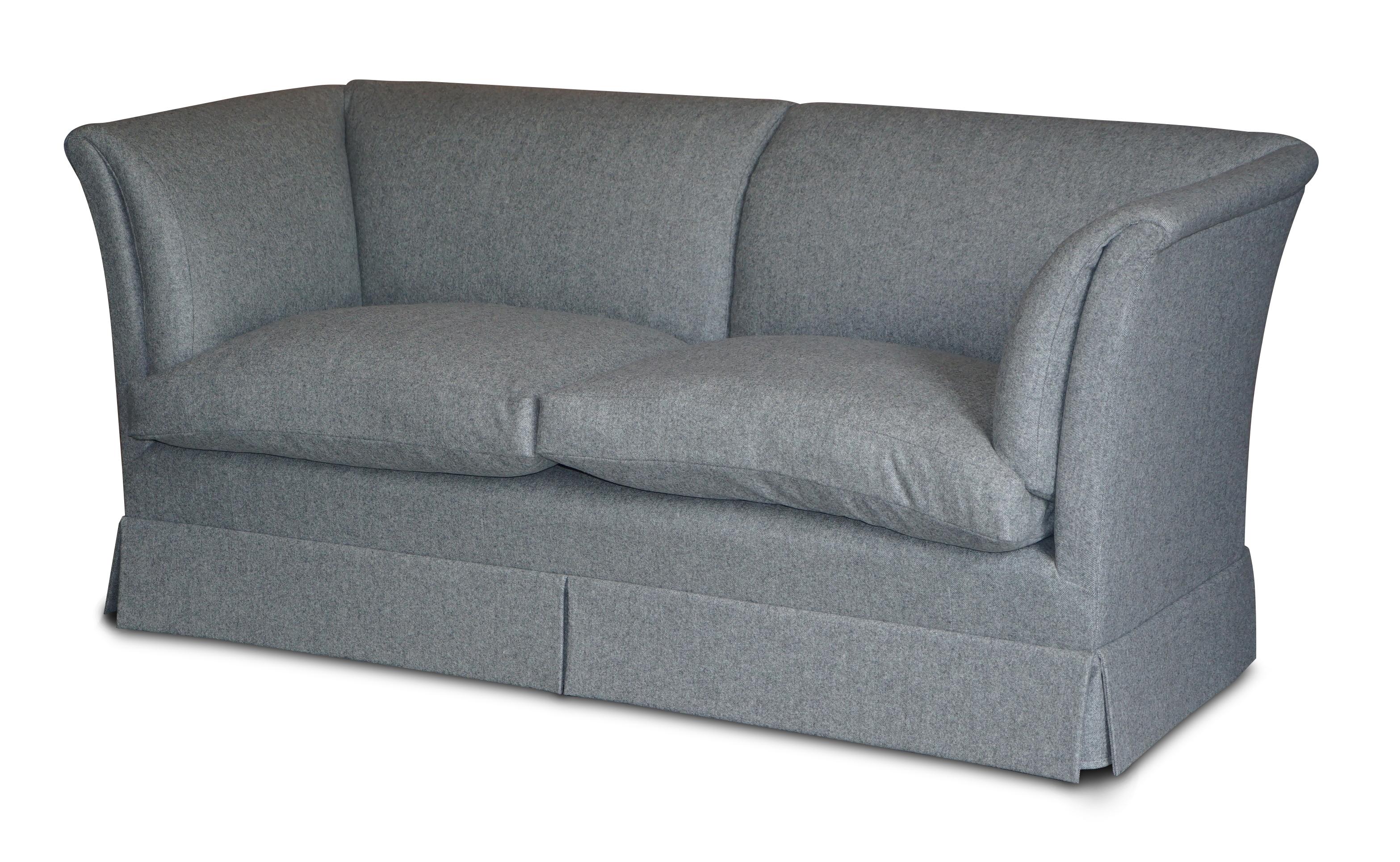 Victorien Howard & Son's Baring Sofa entièrement restauré, à chevrons gris 100 % laine en vente