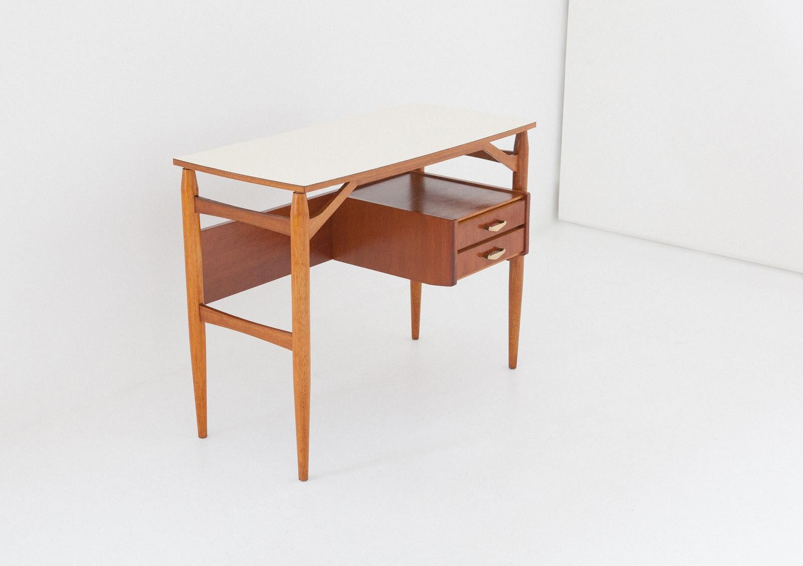 A little and charming writing table / console, manufactured in Italy during the midcentury
Italian design

Made of teak, avoire formica plane and brass handles
Completely restored.