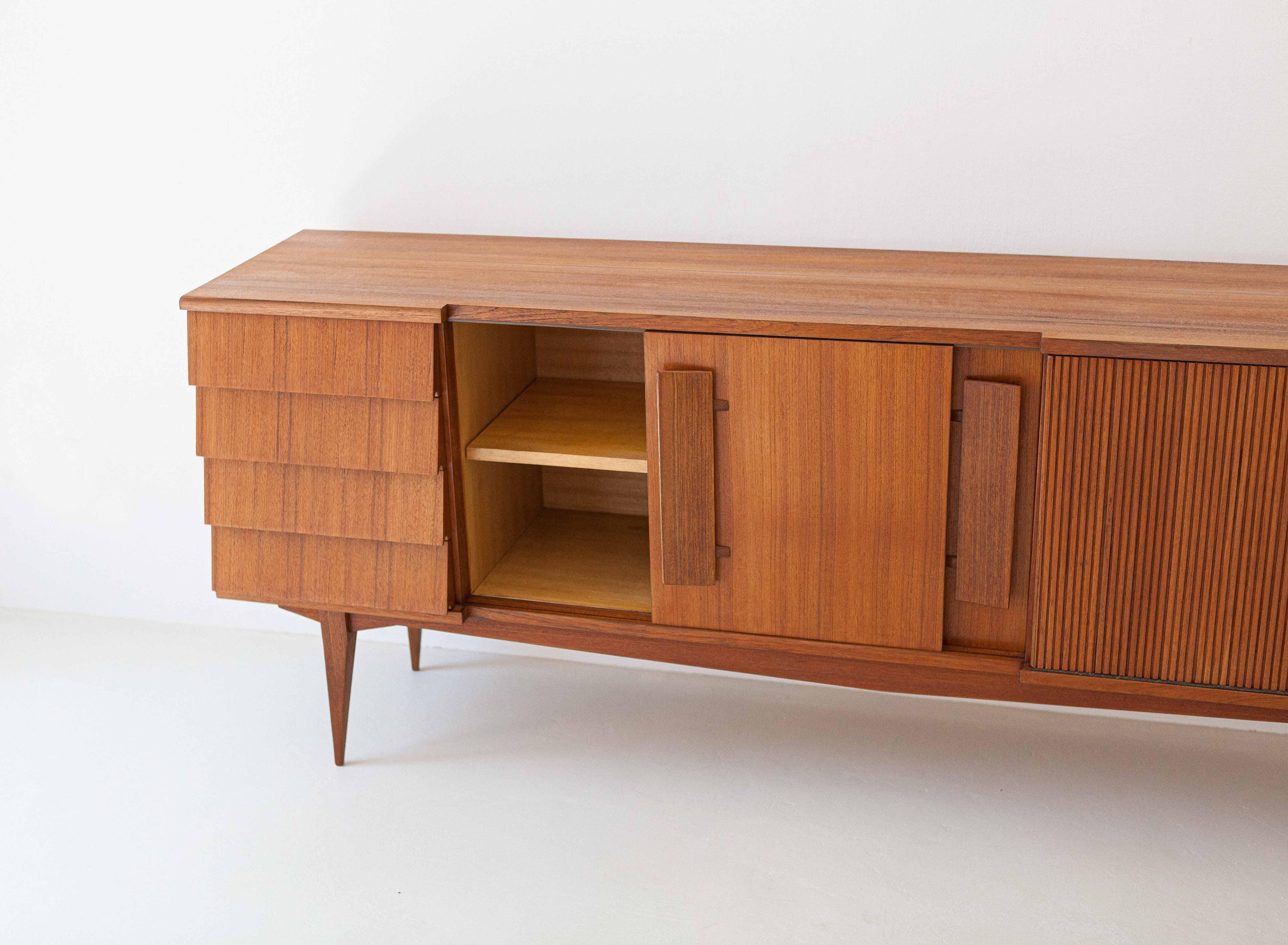 Fully Restored Italian Teak Sideboard with Chest of Drawers, 1950s In Good Condition In Rome, IT