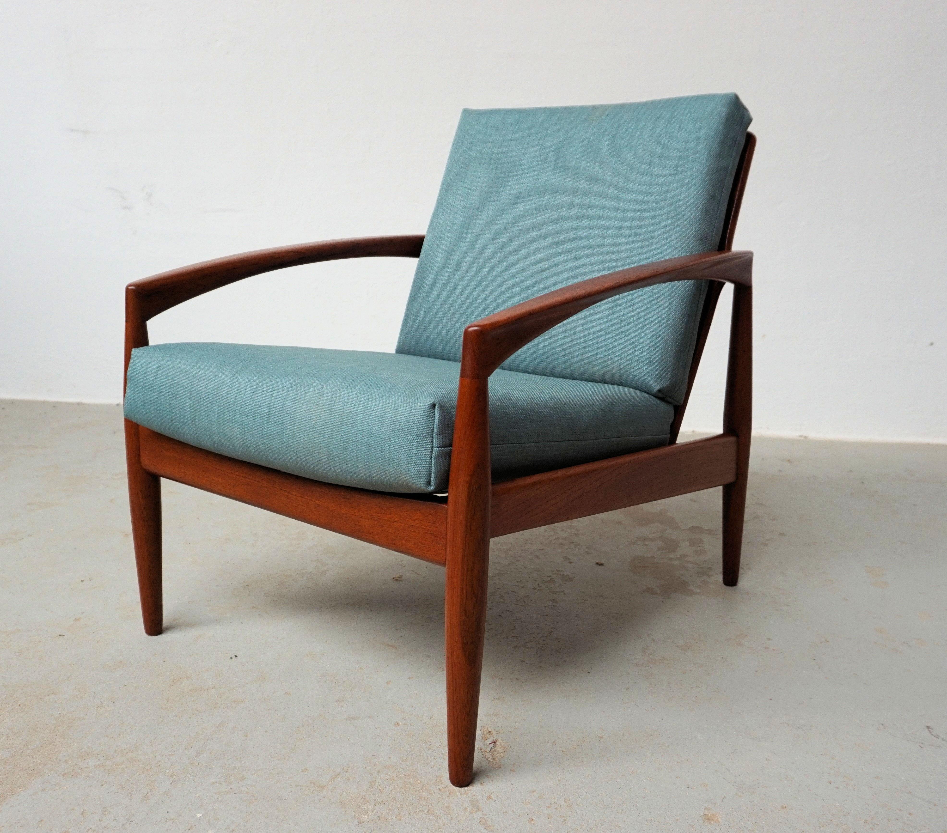 Scandinavo moderno Sedia da salotto Kai Kristiansen in teak con coltelli di carta completamente restaurata e personalizzabile in vendita
