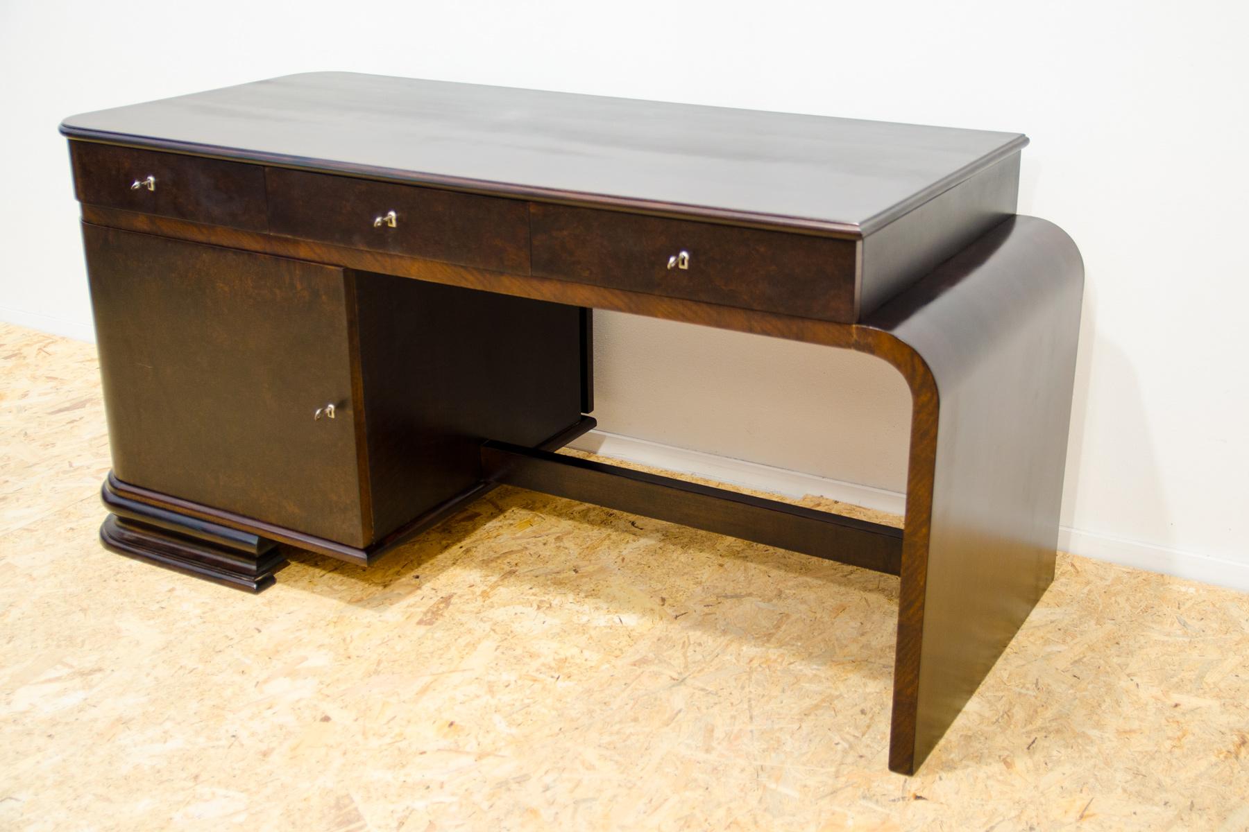 Fully restored Large ART DECO writing desk, 1930´s, Bohemia In Excellent Condition For Sale In Prague 8, CZ