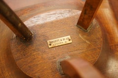 Tabouret Thebes London de Liberty entièrement restauré L Wyburd de style victorien ancien