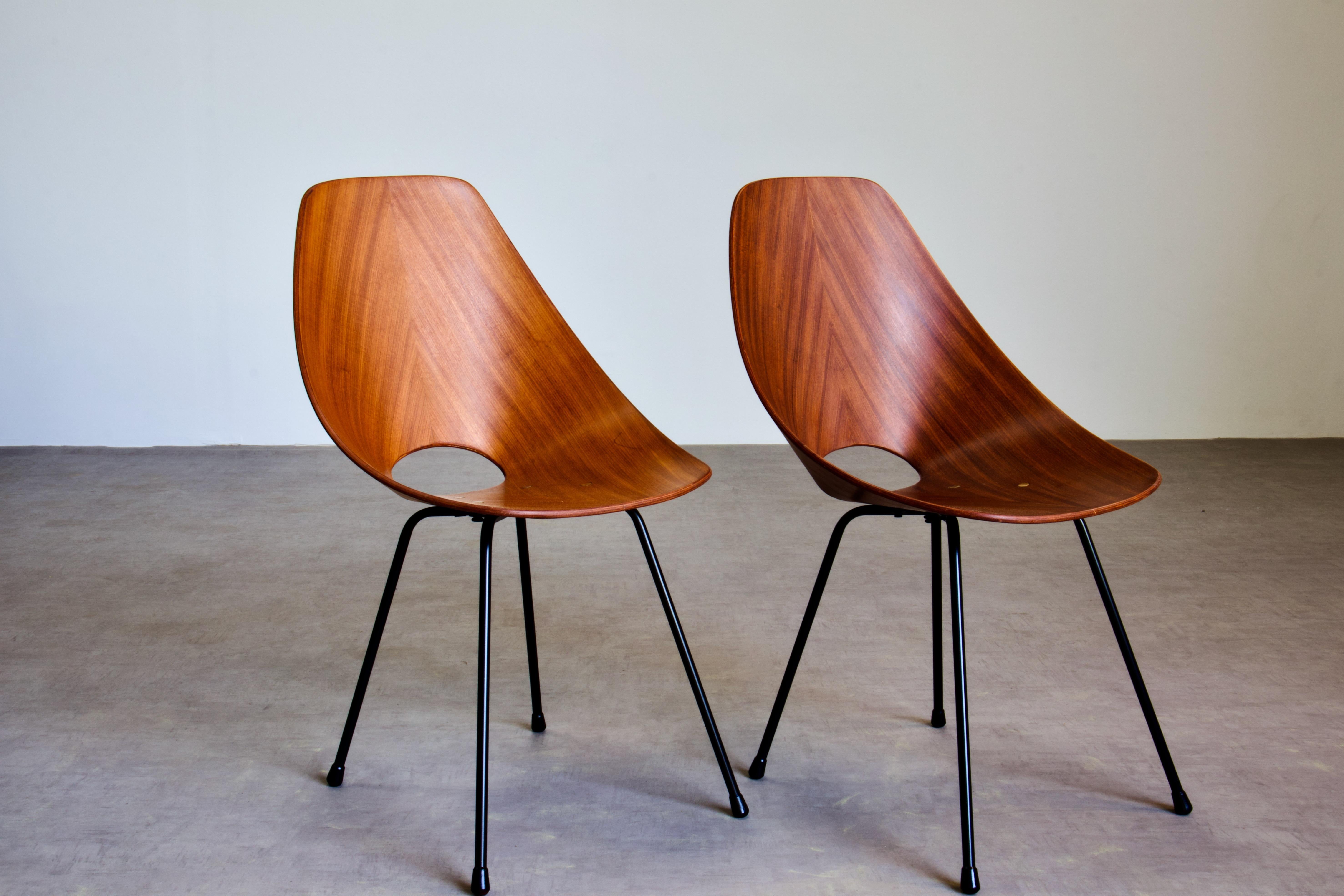Sedia Medea completamente restaurata in legno duro esotico medio, Nobilis, 1955 Italia 4