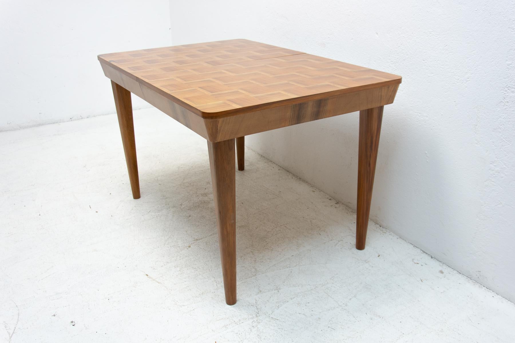 Fully Restored Midcentury Adjustable Dining Table with a Chess Pattern by Jindř In Excellent Condition In Prague 8, CZ