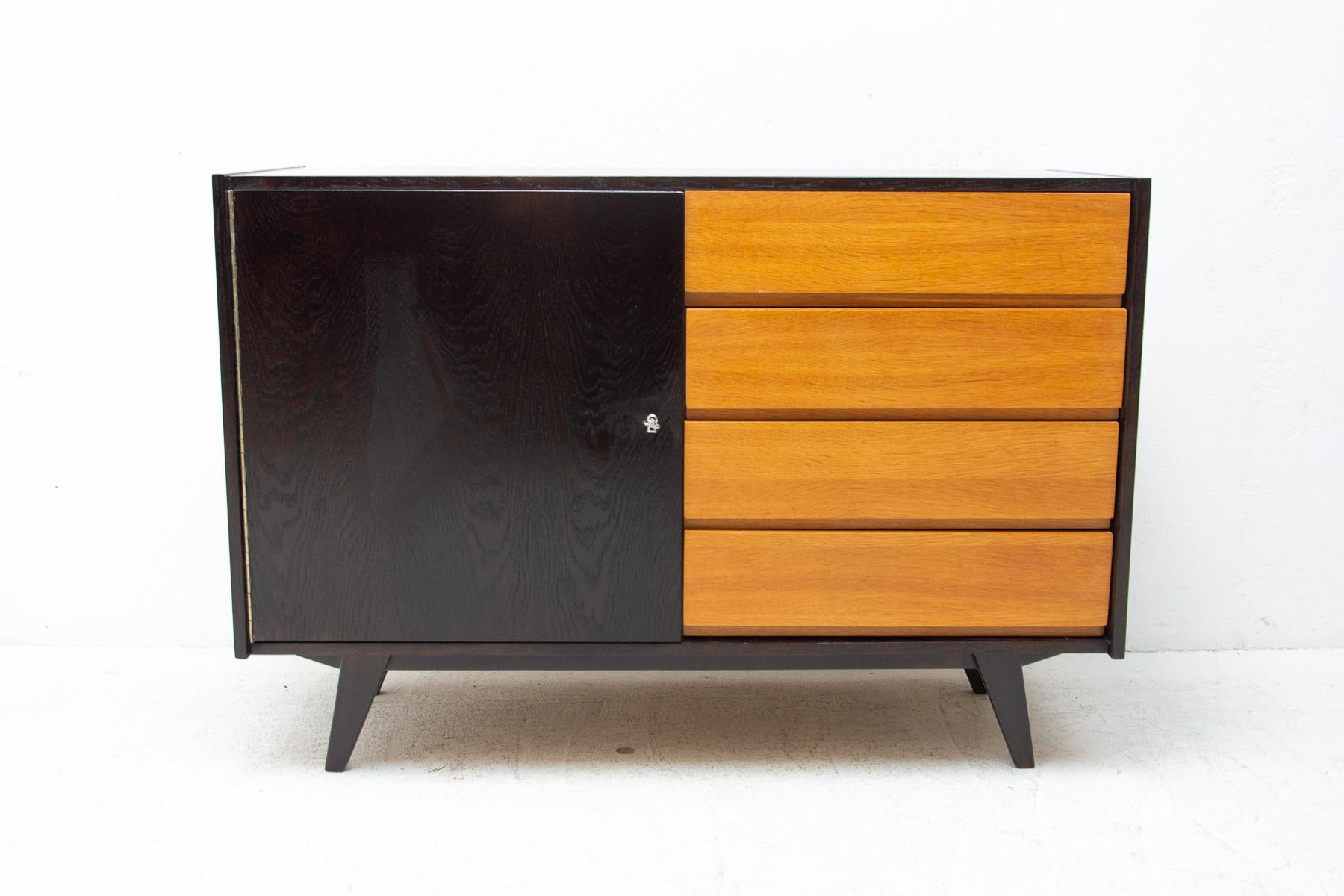 Fully Restored Mid Century Chest of Drawers U-458 by Jiri Jiroutek, Czech, 60's For Sale 6