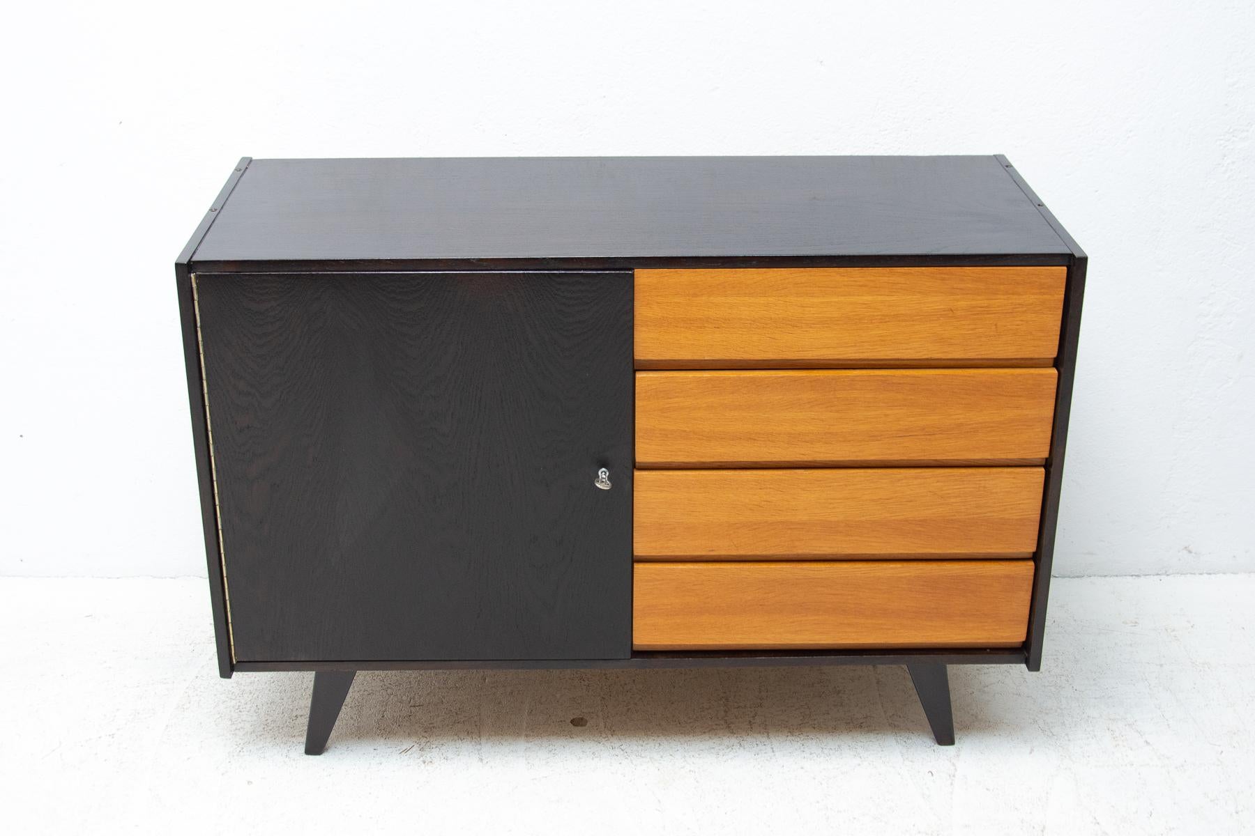 Fully Restored Mid Century Chest of Drawers U-458 by Jiri Jiroutek, Czech, 60's For Sale 7