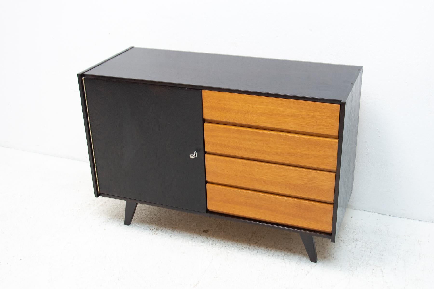 Fully Restored Mid Century Chest of Drawers U-458 by Jiri Jiroutek, Czech, 60's For Sale 8
