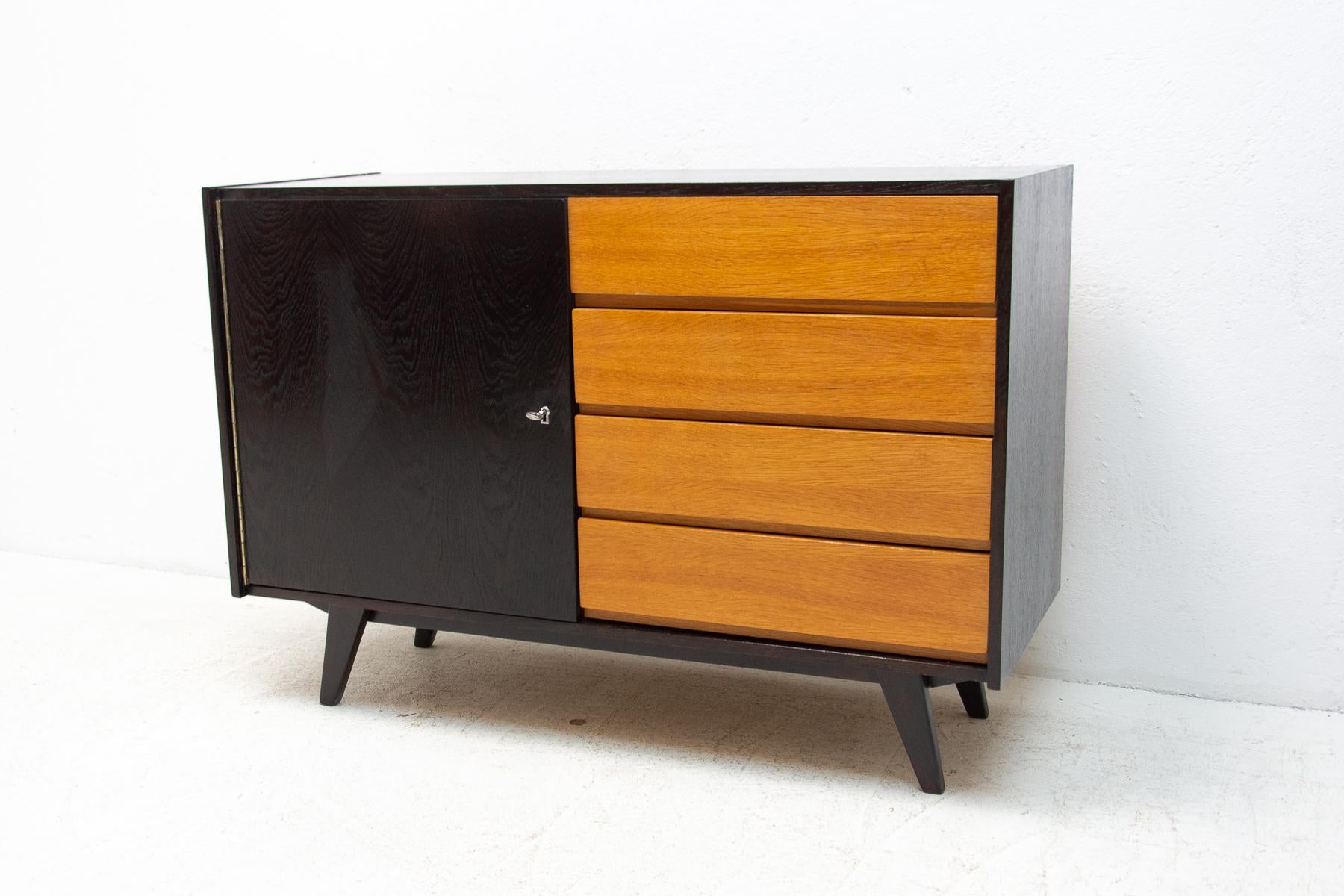 Fully Restored Mid Century Chest of Drawers U-458 by Jiri Jiroutek, Czech, 60's For Sale 9