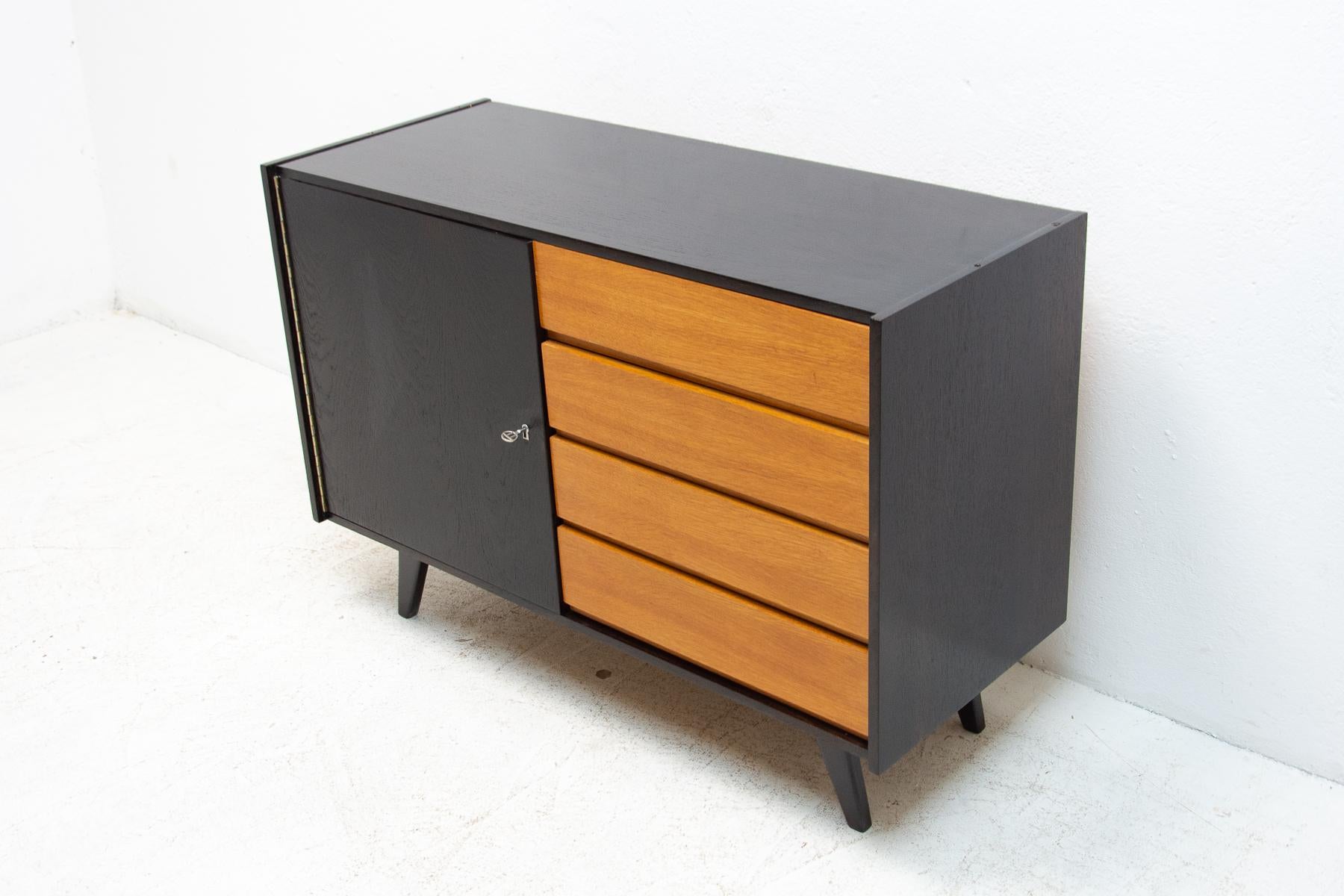 Fully Restored Mid Century Chest of Drawers U-458 by Jiri Jiroutek, Czech, 60's For Sale 10