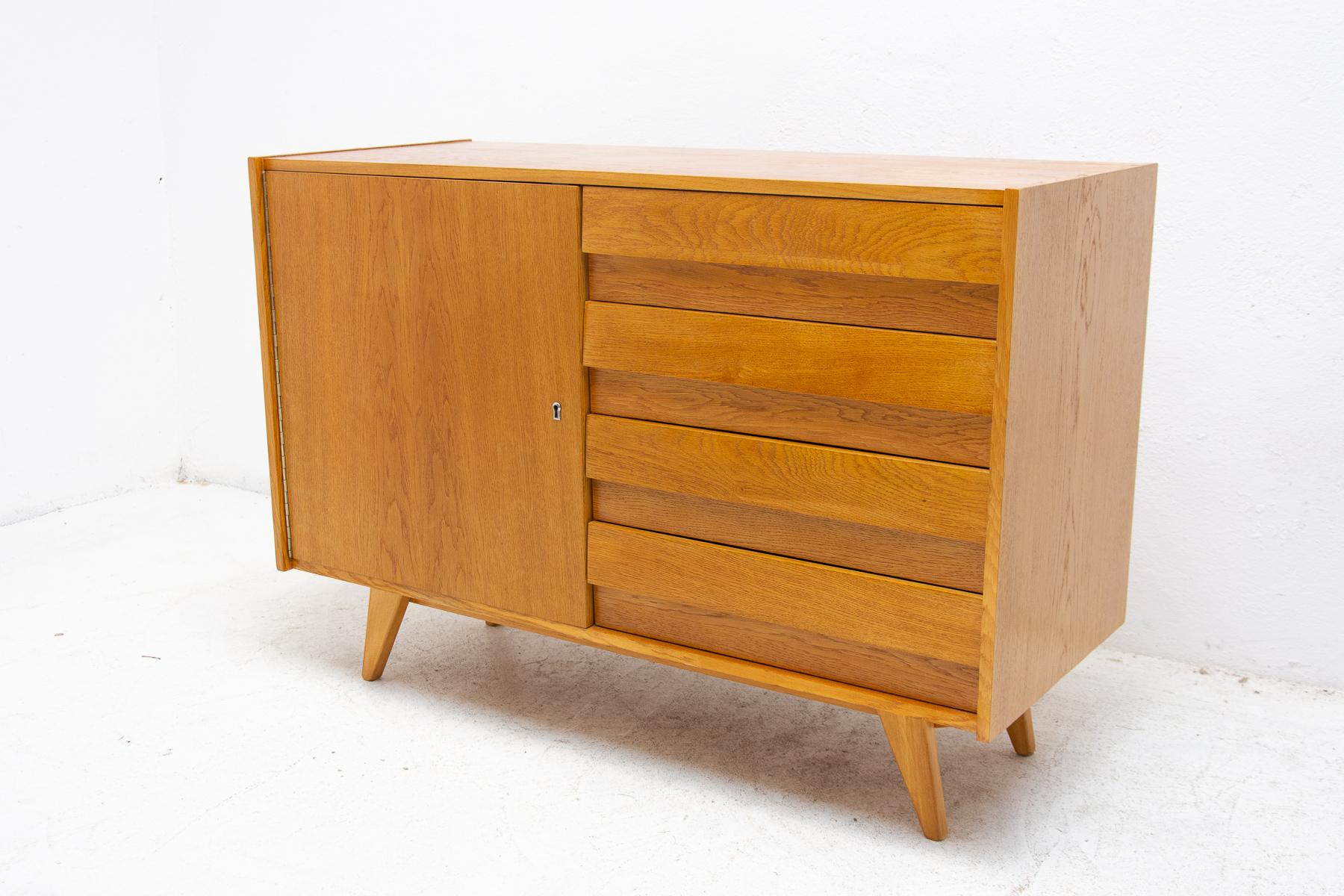 Fully Restored Mid Century Chest of Drawers U-458 by Jiri Jiroutek, Czechoslovak In Excellent Condition For Sale In Prague 8, CZ