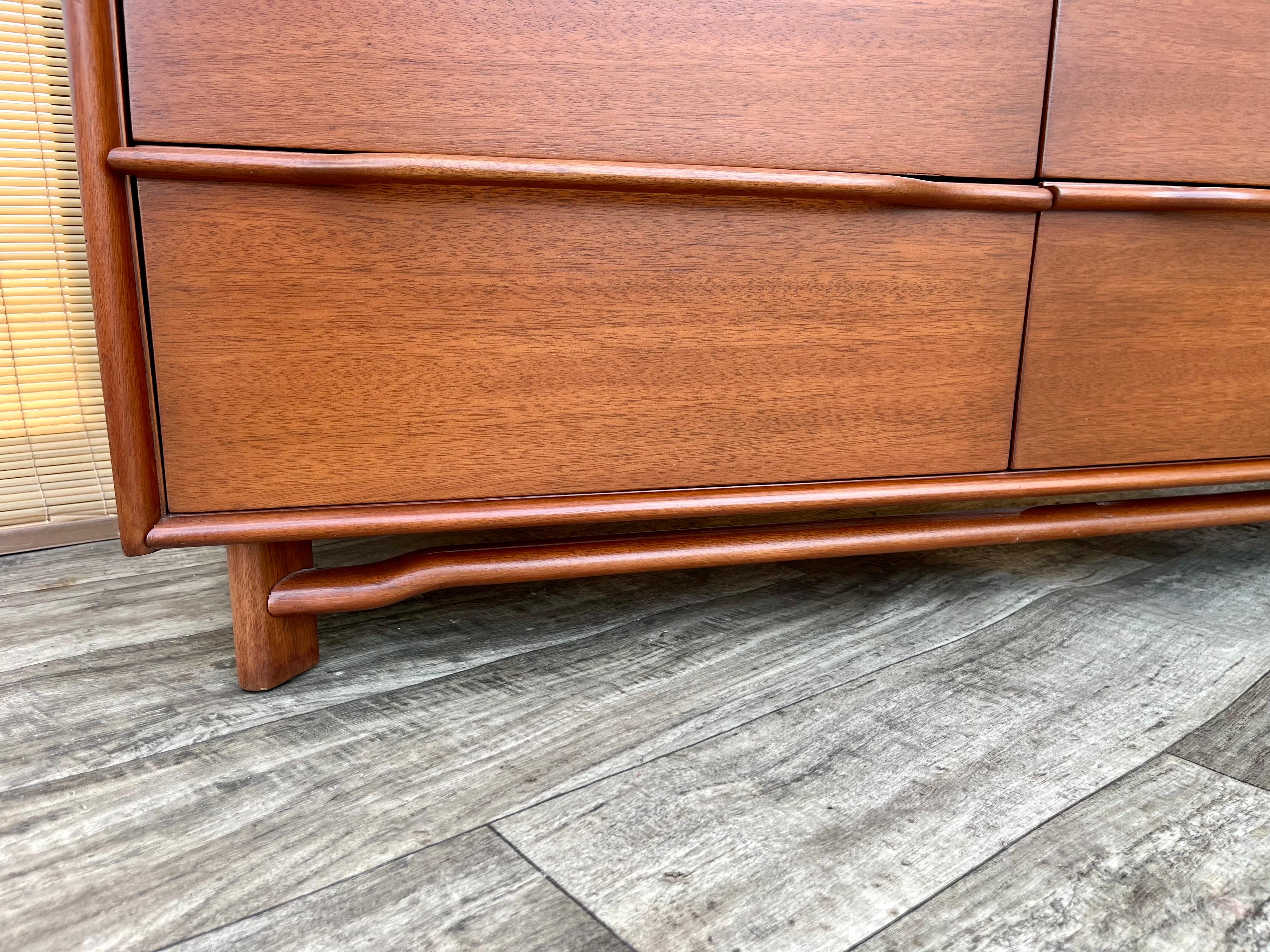 Fully Refinished Mid Century Modern Dresser by Hickory Manufacturing Company. For Sale 11