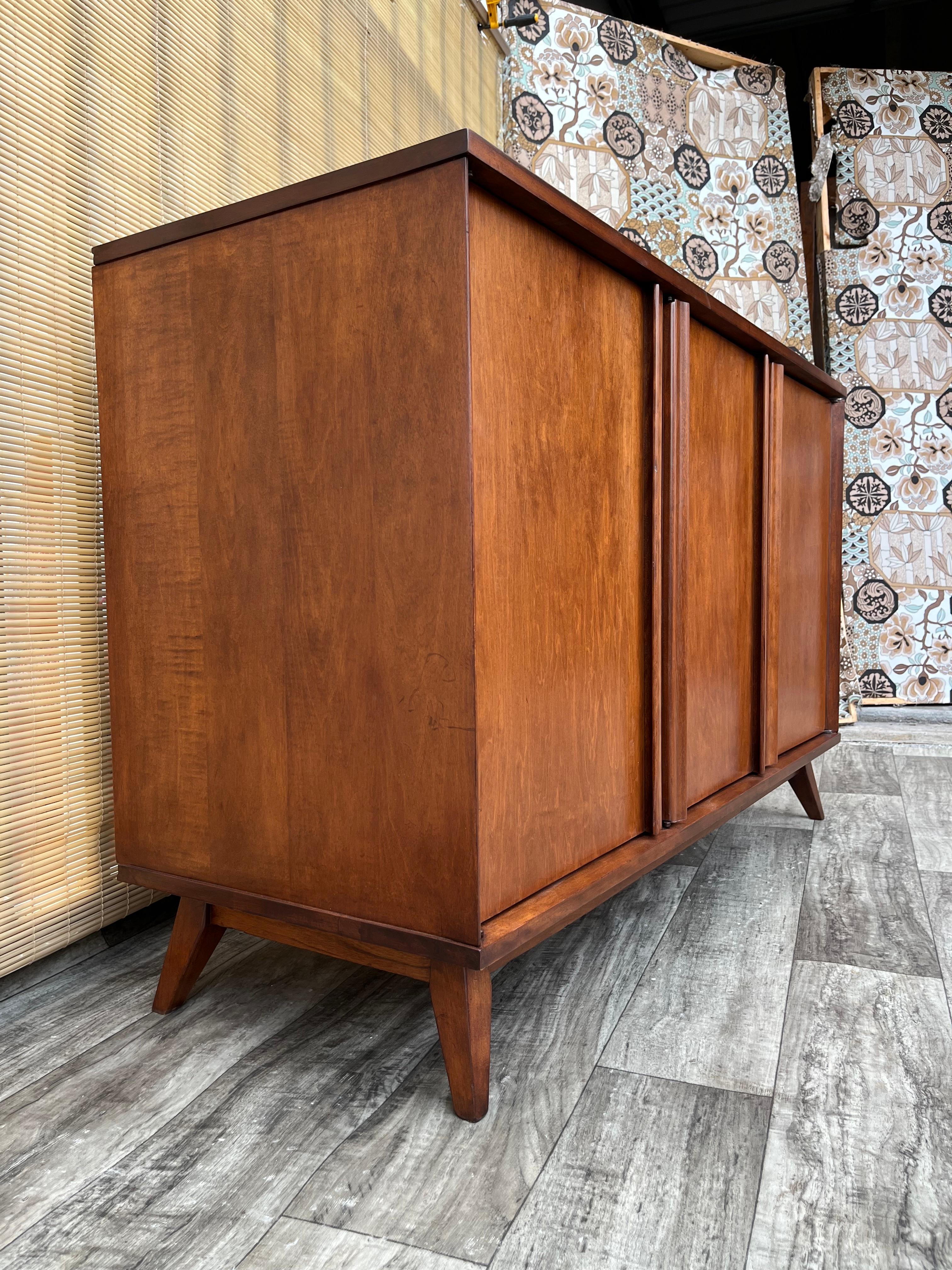 Fully Restored Mid Century Modern Sideboard Credenza. Circa 1960s. For Sale 1