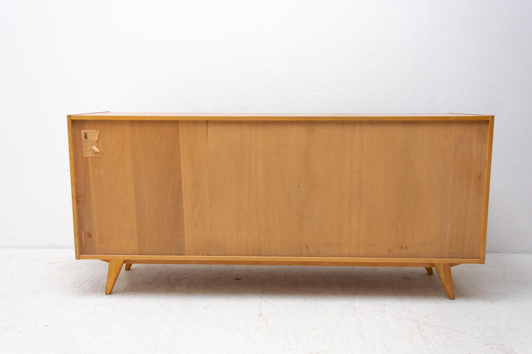 Fully Restored Mid-Century Modernist Sideboard No. U-460, by Jiří Jiroutek, CZ For Sale 9