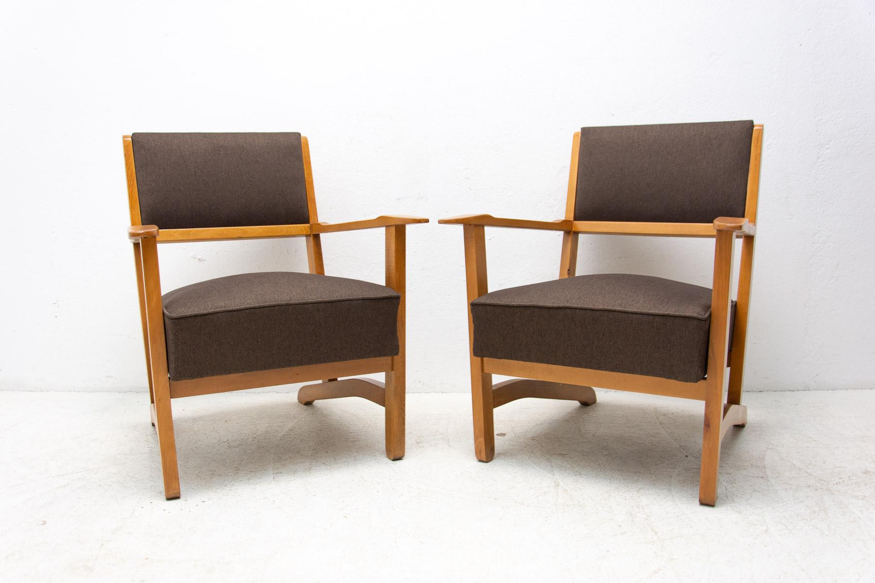 A pair of armchairs in Scandinavian style, made of beech and ash wood, it has removable cushion. Made in the 1970´s. Price is for the pair.

Height: 83 cm

width: 68 cm

depth: 65 cm

Seat height: 46 cm.