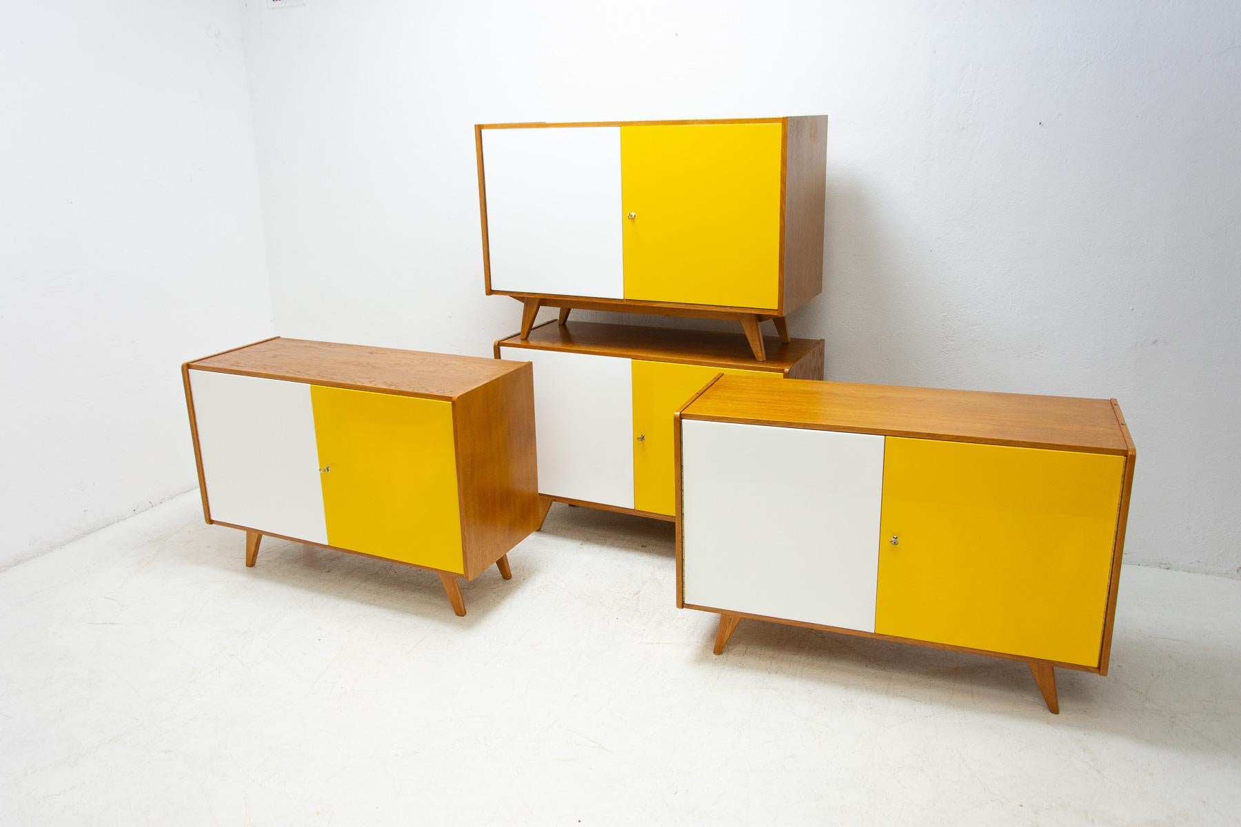 Fully Restored Mid Century Sideboard U-450 by Jiří Jiroutek, 1960's, Czech For Sale 6