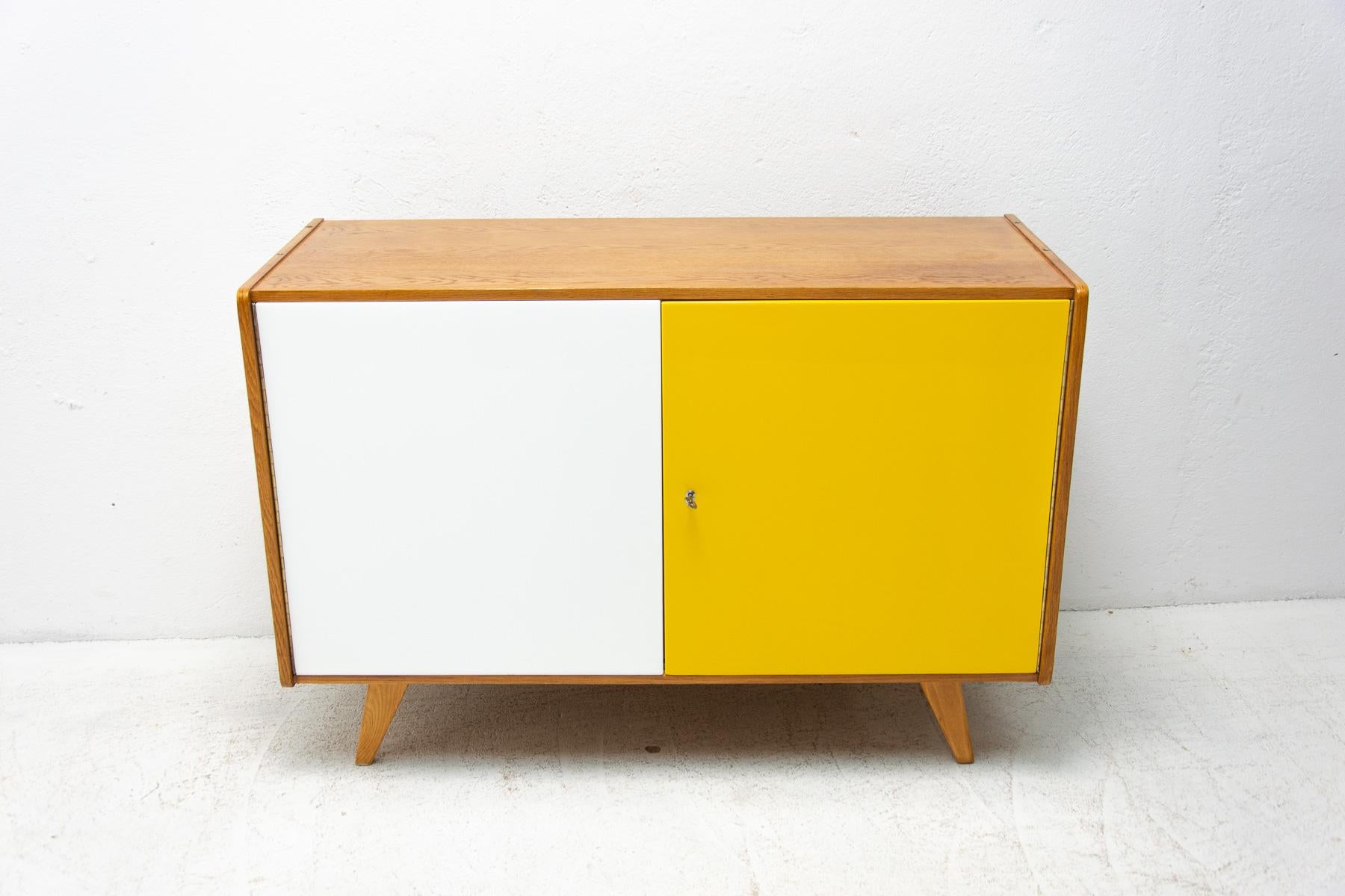 Fully Restored Mid Century Sideboard U-450 by Jiří Jiroutek, 1960's, Czech For Sale 12