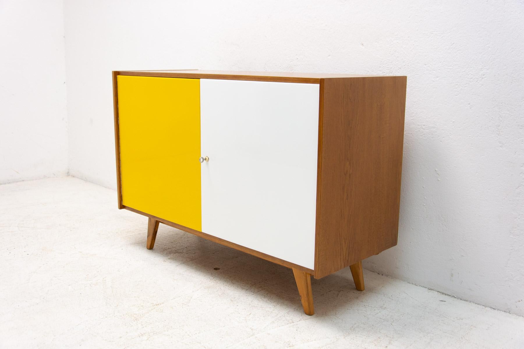Mid century sideboard-cabinet, catalogue No. U-450, designed by Jiri Jiroutek. It´s made of beechwood, veneer, plywood and laminate. In very good condition.

The cabinet comes from the famous Universal series (U-450), which was designed in 1958
