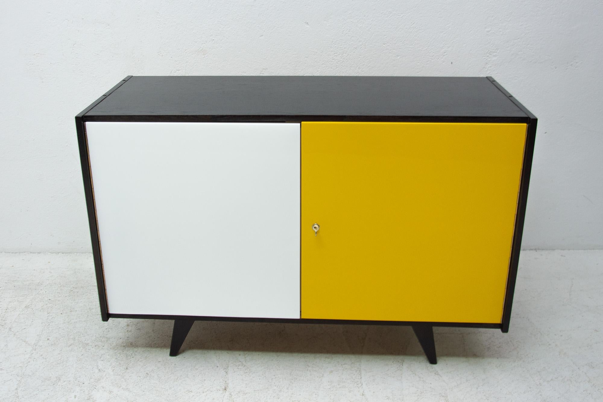 Scandinavian Modern Fully restored Midcentury Sideboard U-450 by Jiří Jiroutek, 1960s, Czechoslova For Sale