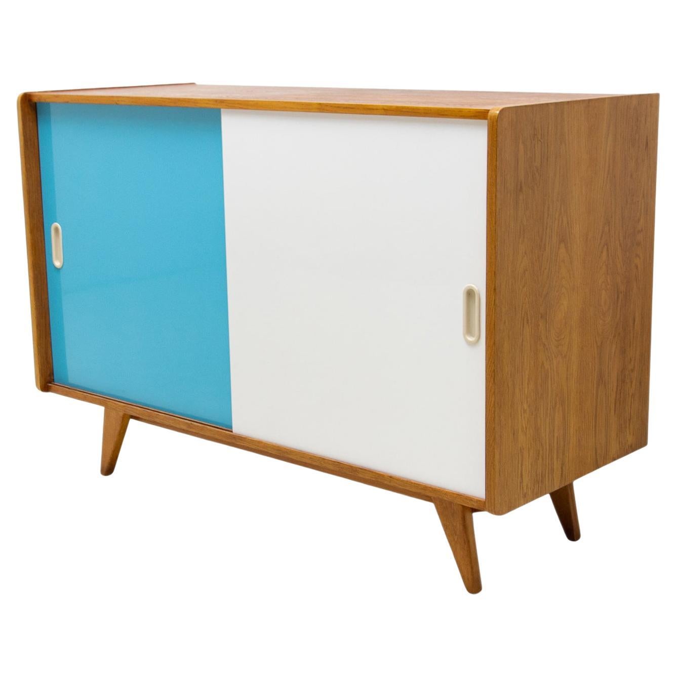 Vollständig restauriertes Mid Century Sideboard U-452 von Jiří Jiroutek, 1960er Jahre, Tschechien im Angebot