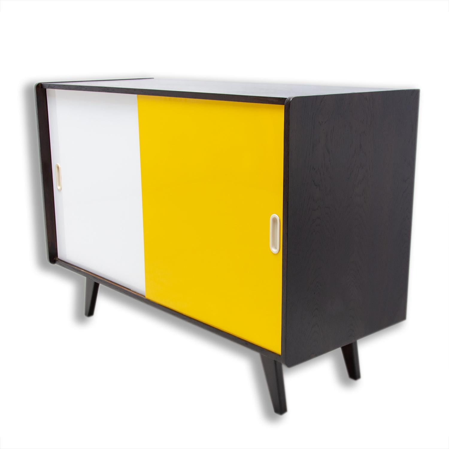 Fully Restored Midcentury Sideboard U-452 by Jiří Jiroutek, 1960´s, Czechoslova For Sale 1