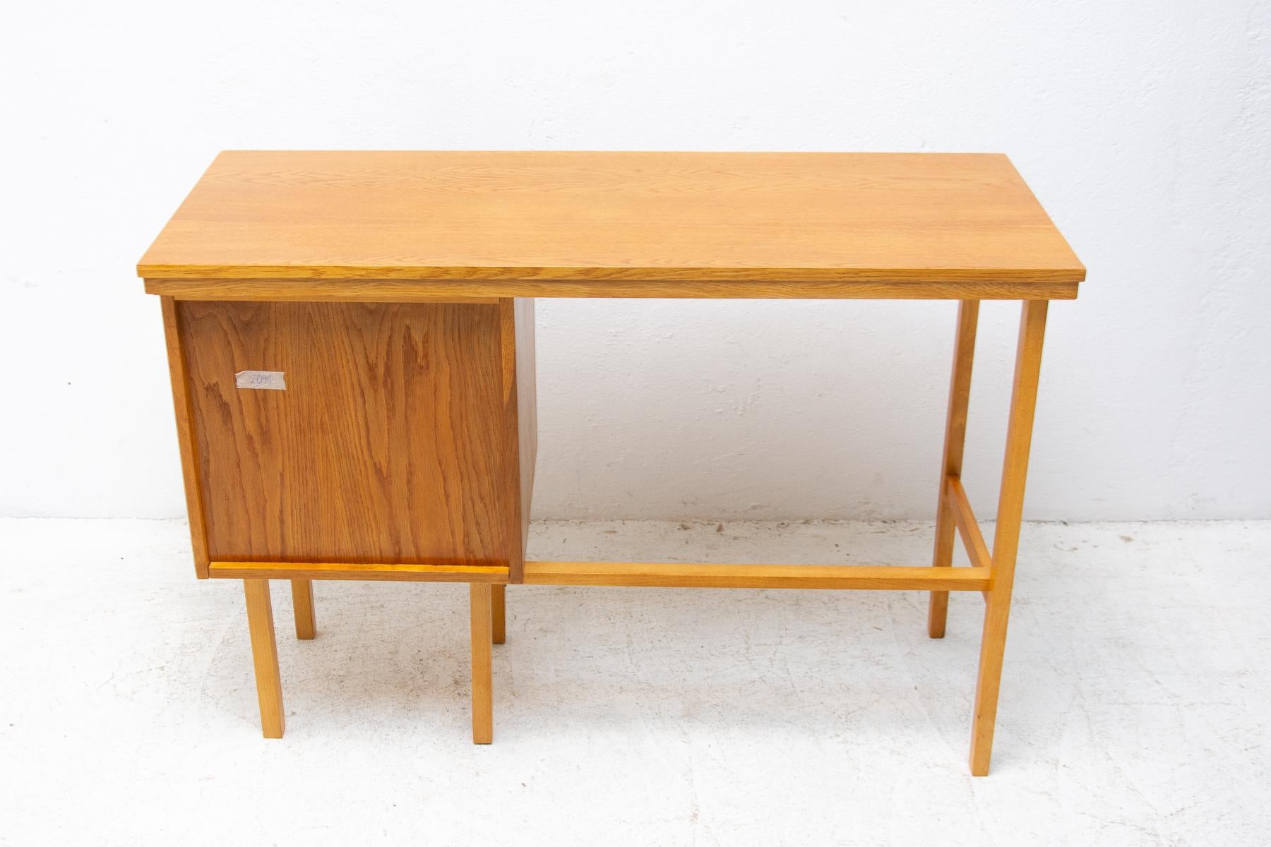 Fully Restored Mid Century Writing Desk, 1960´s, Czechoslovakia 7