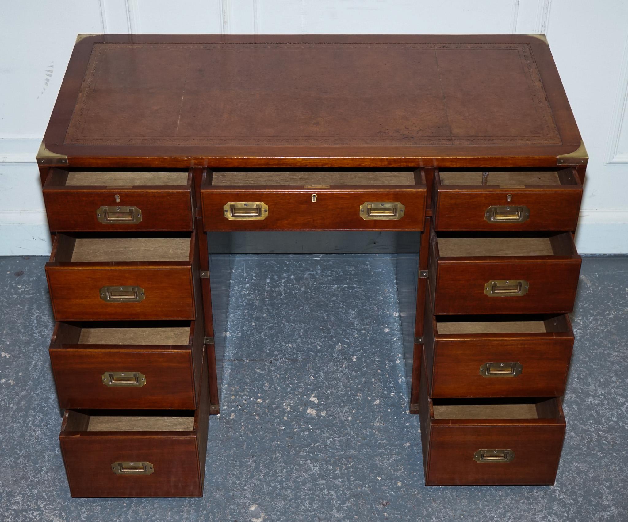 FULLY RESTORED MILITARY CAMPAIGN TWiN PEDESTAL DESK BROWN LEATHER TOP For Sale 4