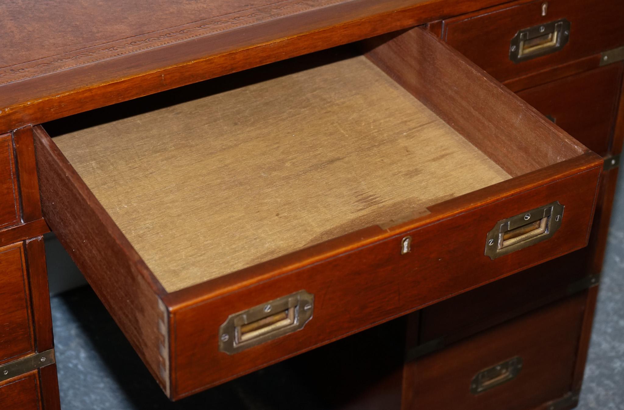 FULLY RESTORED MILITARY CAMPAIGN TWiN PEDESTAL DESK BROWN LEATHER TOP For Sale 5