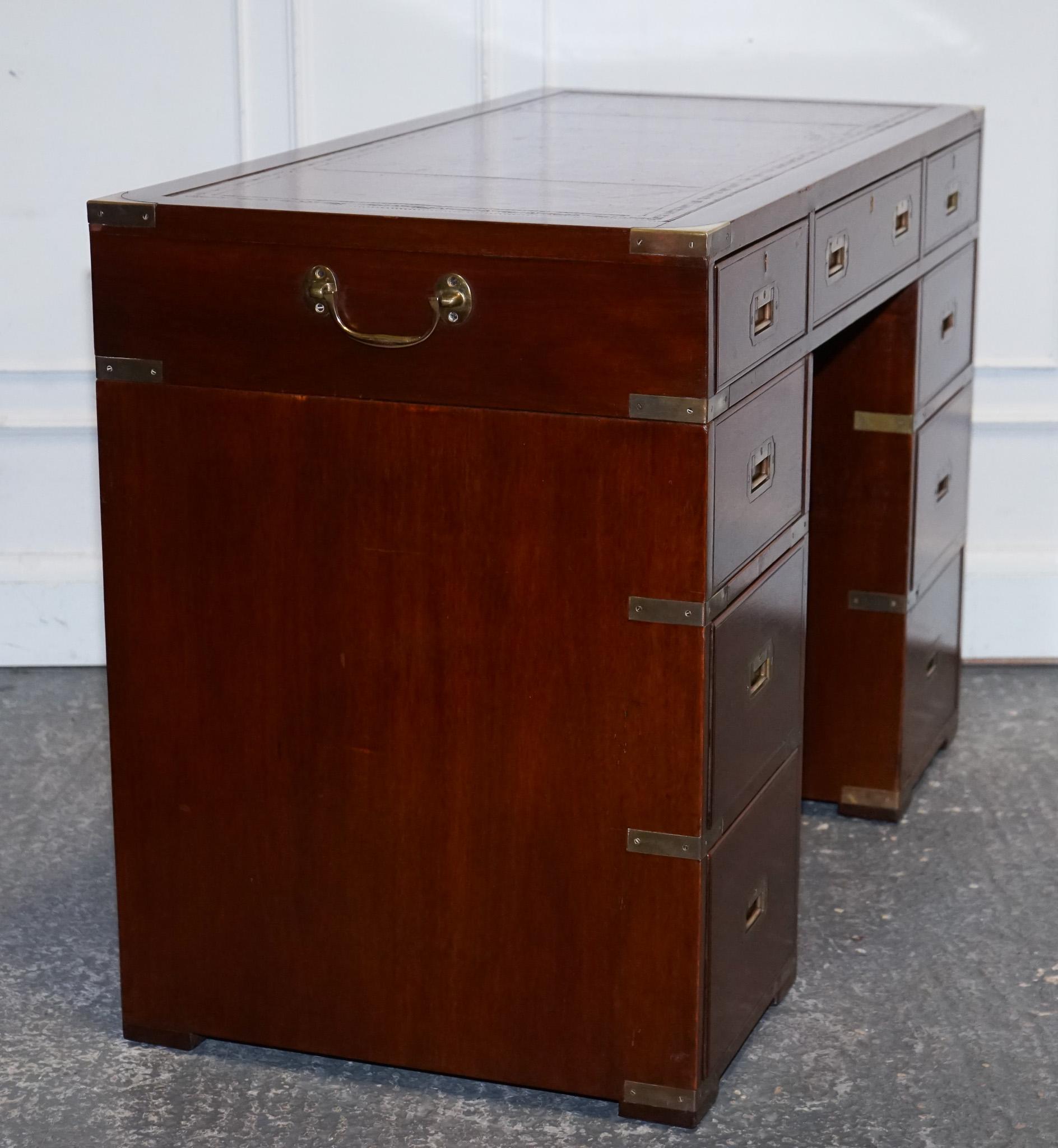 FULLY RESTORED MILITARY CAMPAIGN TWiN PEDESTAL DESK BROWN LEATHER TOP For Sale 6