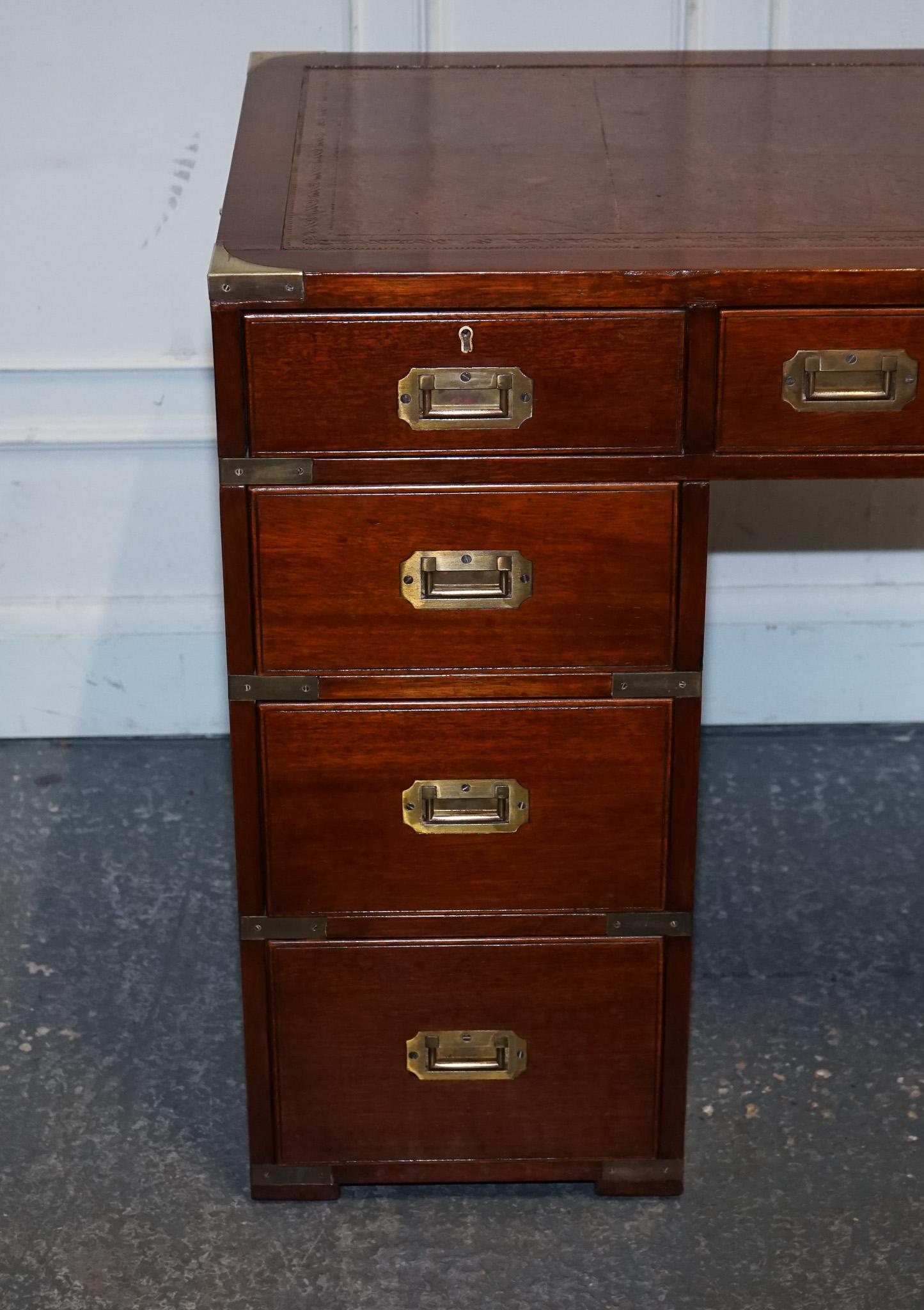 British FULLY RESTORED MILITARY CAMPAIGN TWiN PEDESTAL DESK BROWN LEATHER TOP For Sale