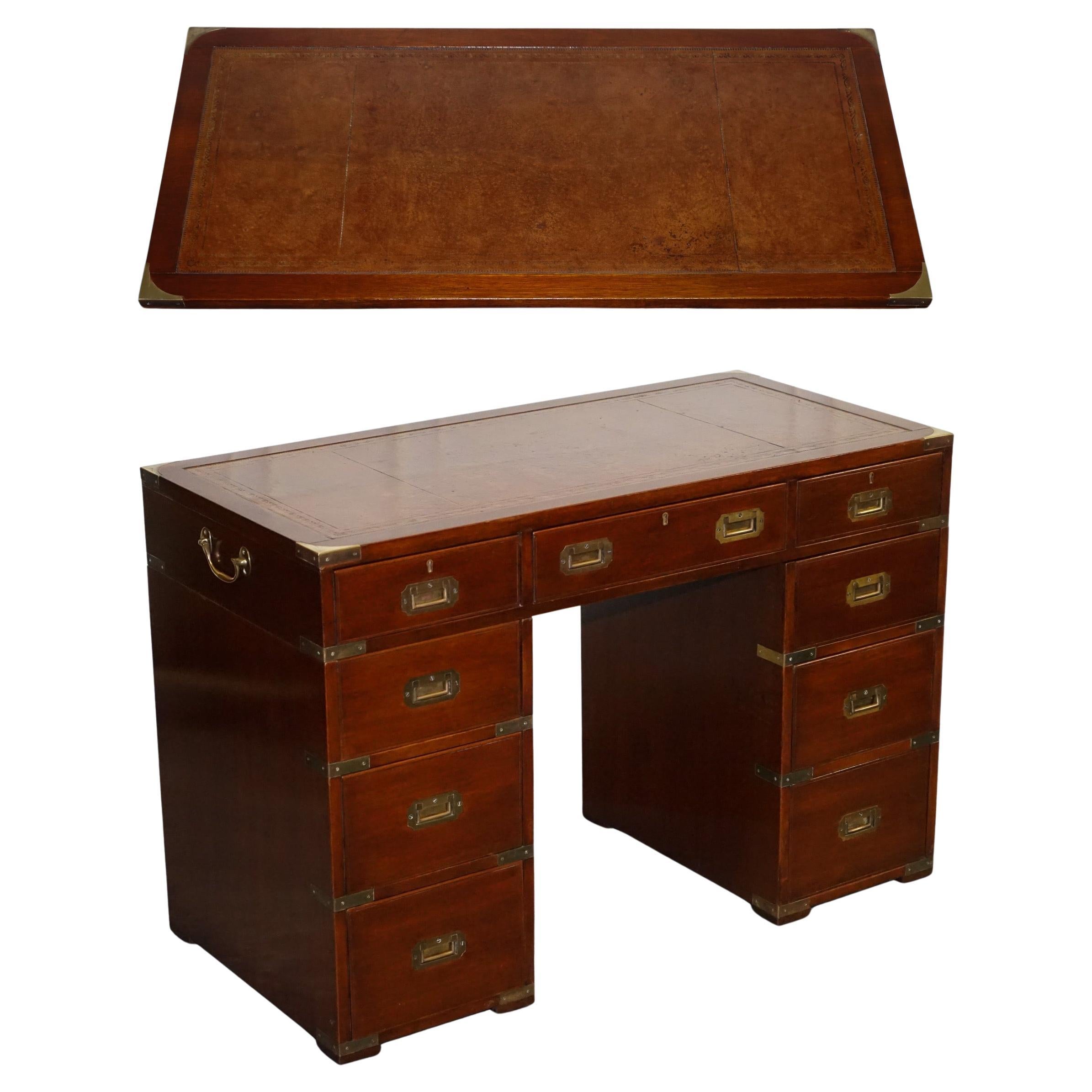 VOLLSTÄNDIG RESTORIERTES MILITÄRKAMPFZWEI PEDESTAL DESK BROWN LEATHER TOP