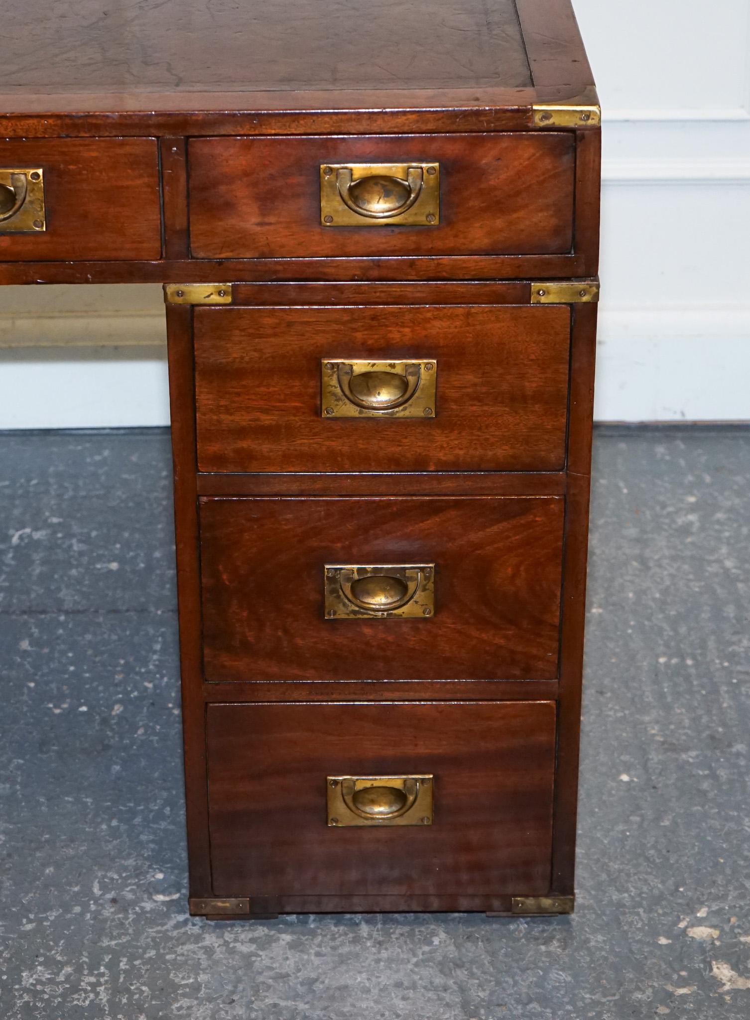 Hand-Crafted FULLY RESTORED MILITARY CAMPAIGN TWIN PEDESTAL DESK WiTH BROWN LEATHER TOP For Sale