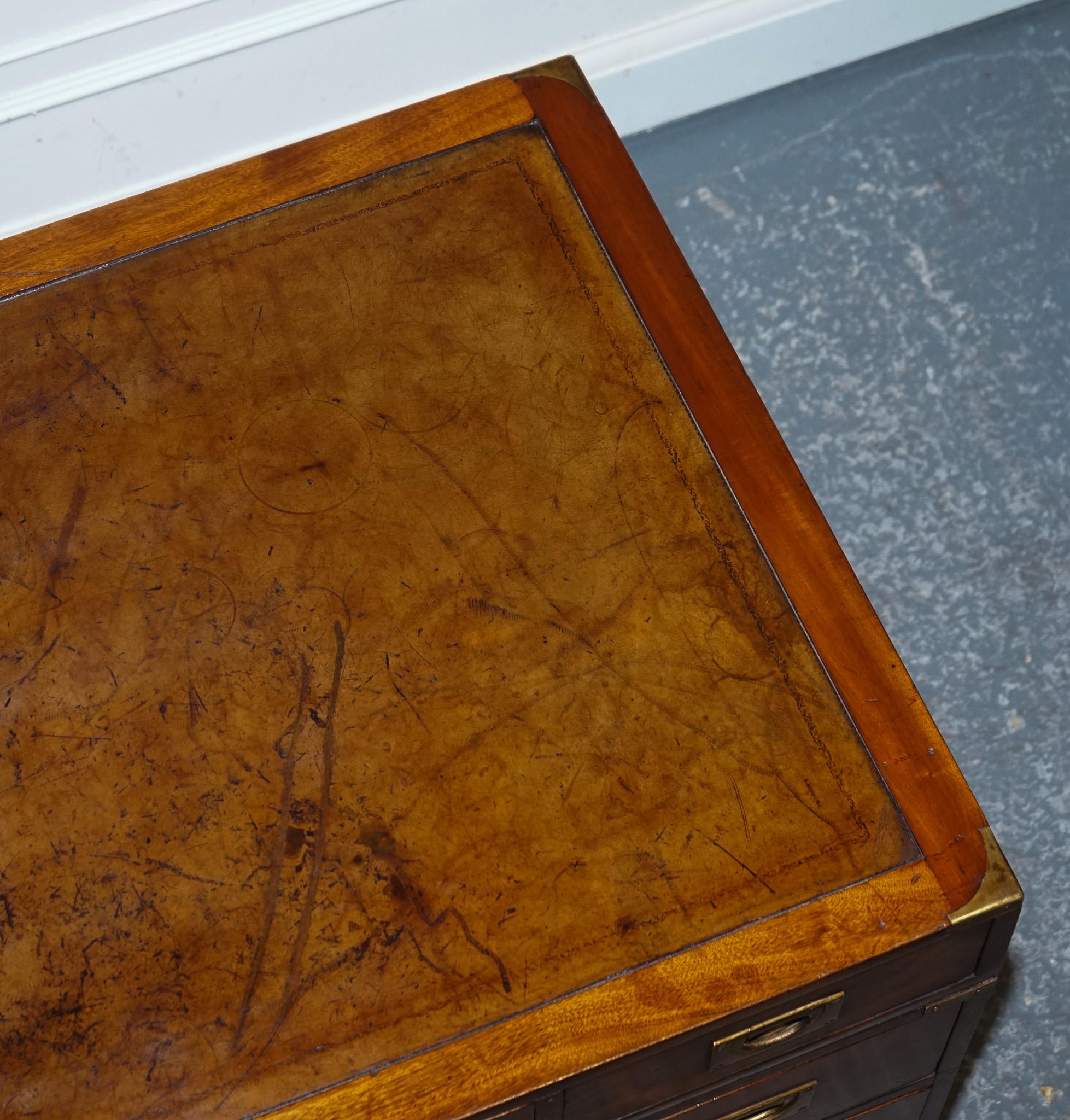 FULLY RESTORED MILITARY CAMPAIGN TWIN PEDESTAL DESK WiTH BROWN LEATHER TOP For Sale 2