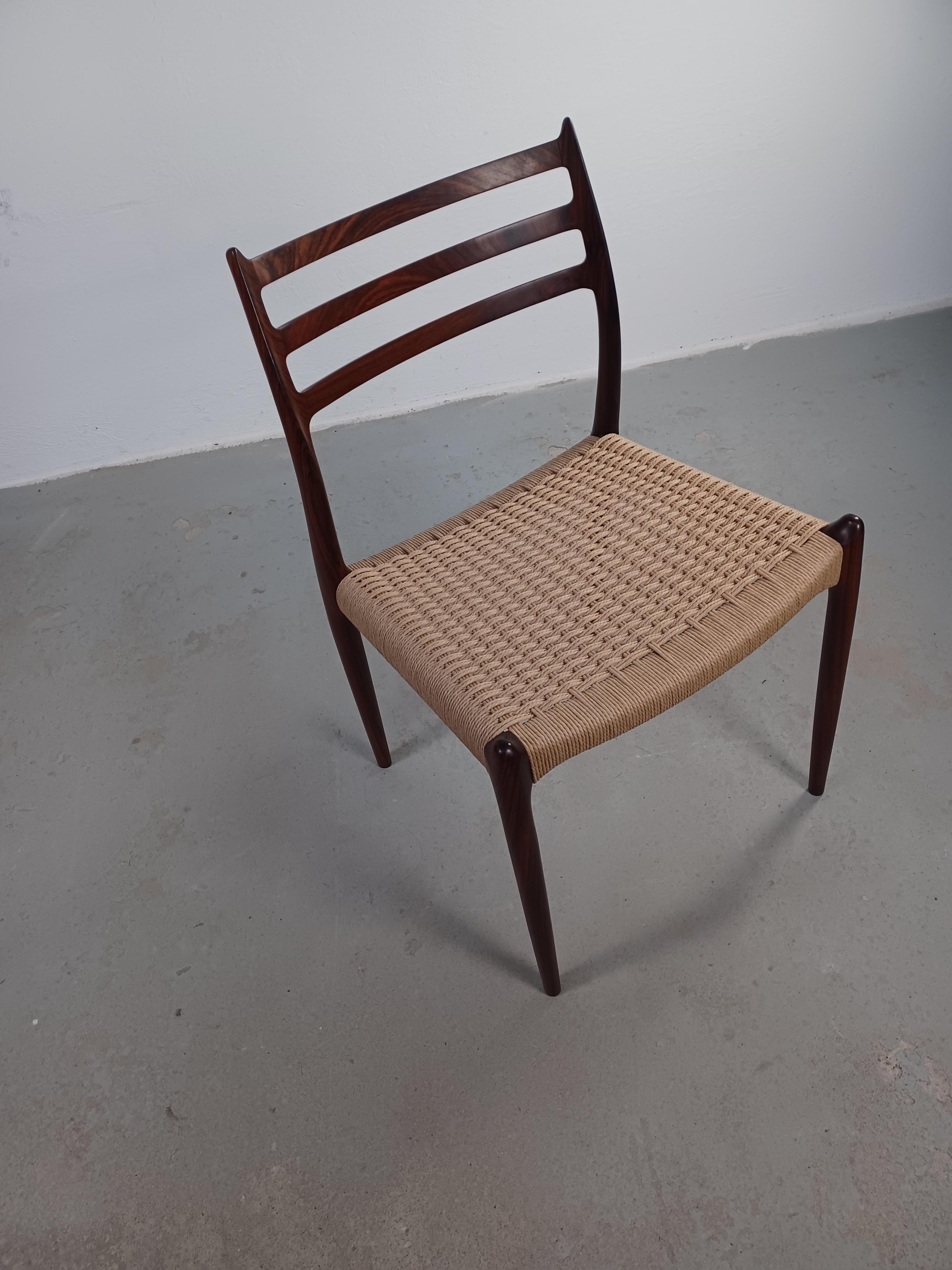 Chaise de salle à manger en palissandre modèle 78 de Niels Otto Møller, entièrement restaurée, avec cordon de papier  en vente 4