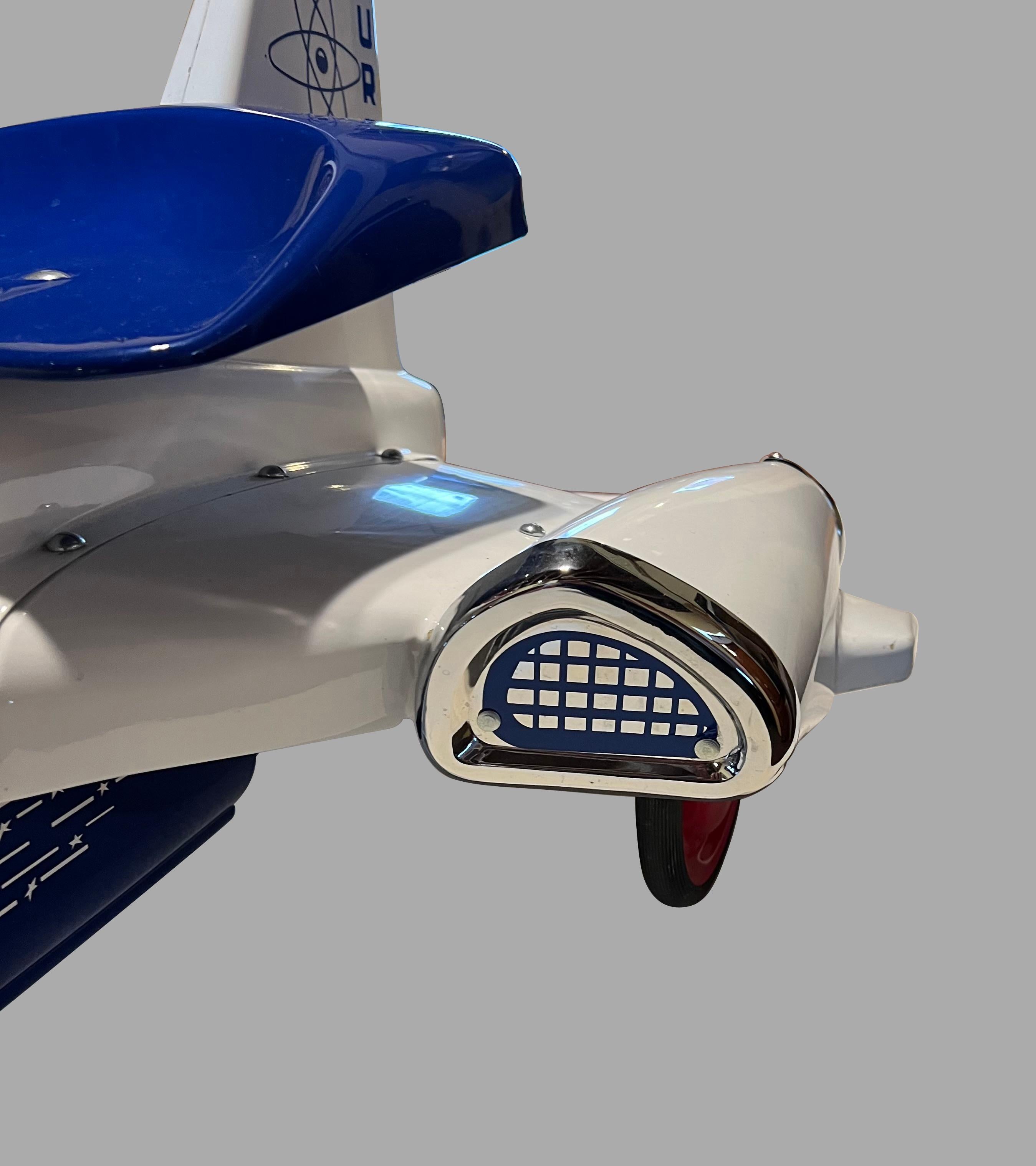 Voiture à pédales Murray Atomic Missile entièrement restaurée Circa 1960 en vente 4