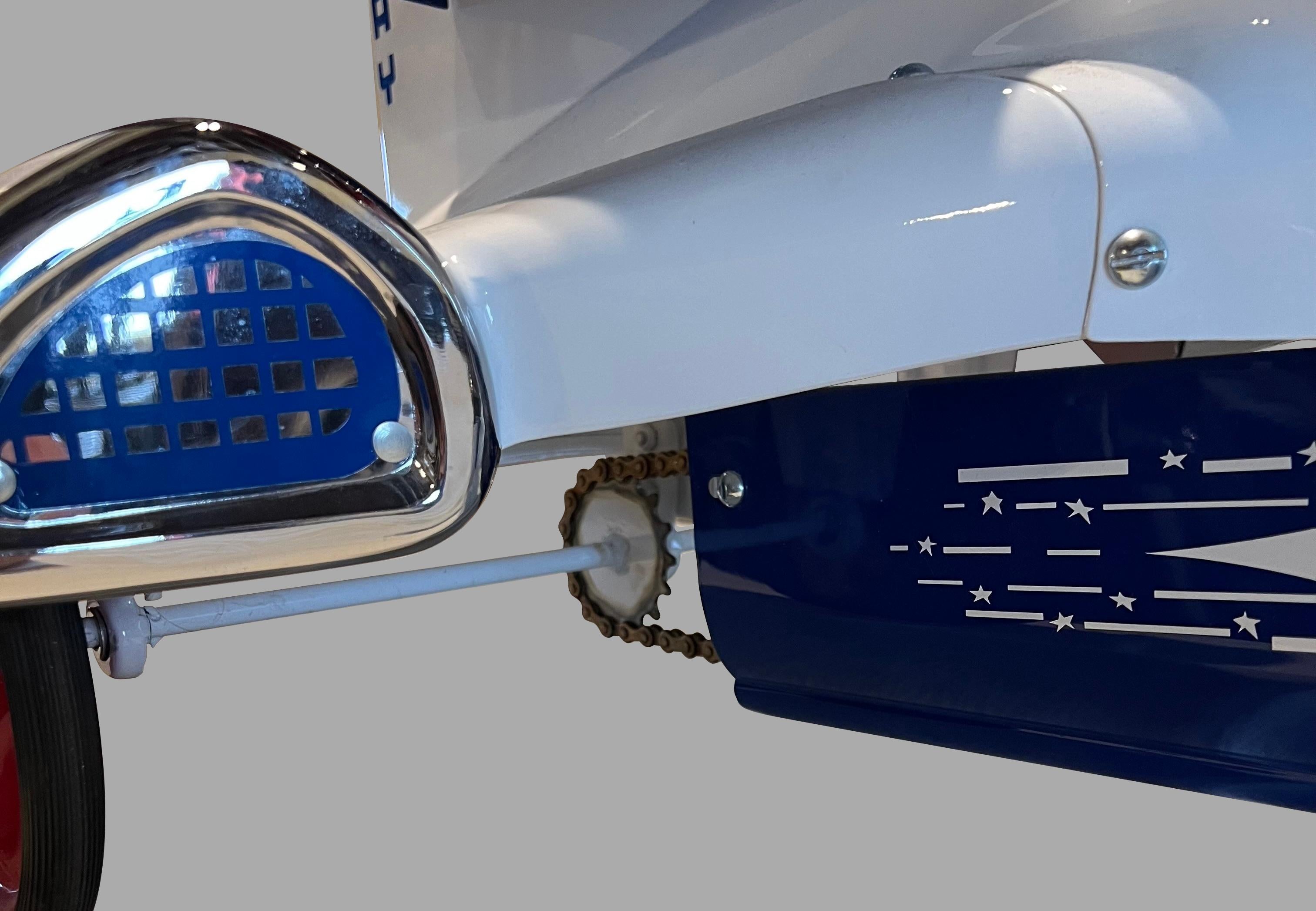 Voiture à pédales Murray Atomic Missile entièrement restaurée Circa 1960 en vente 6