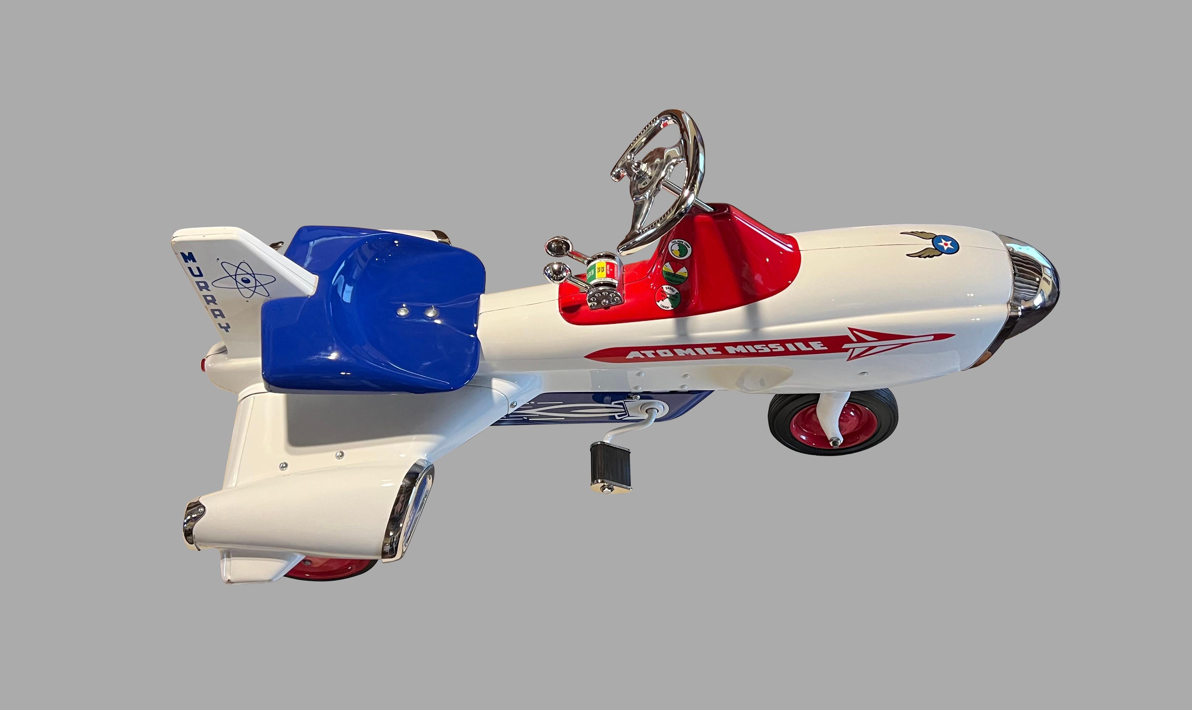 Voiture à pédales Murray Atomic Missile entièrement restaurée Circa 1960 en vente 9